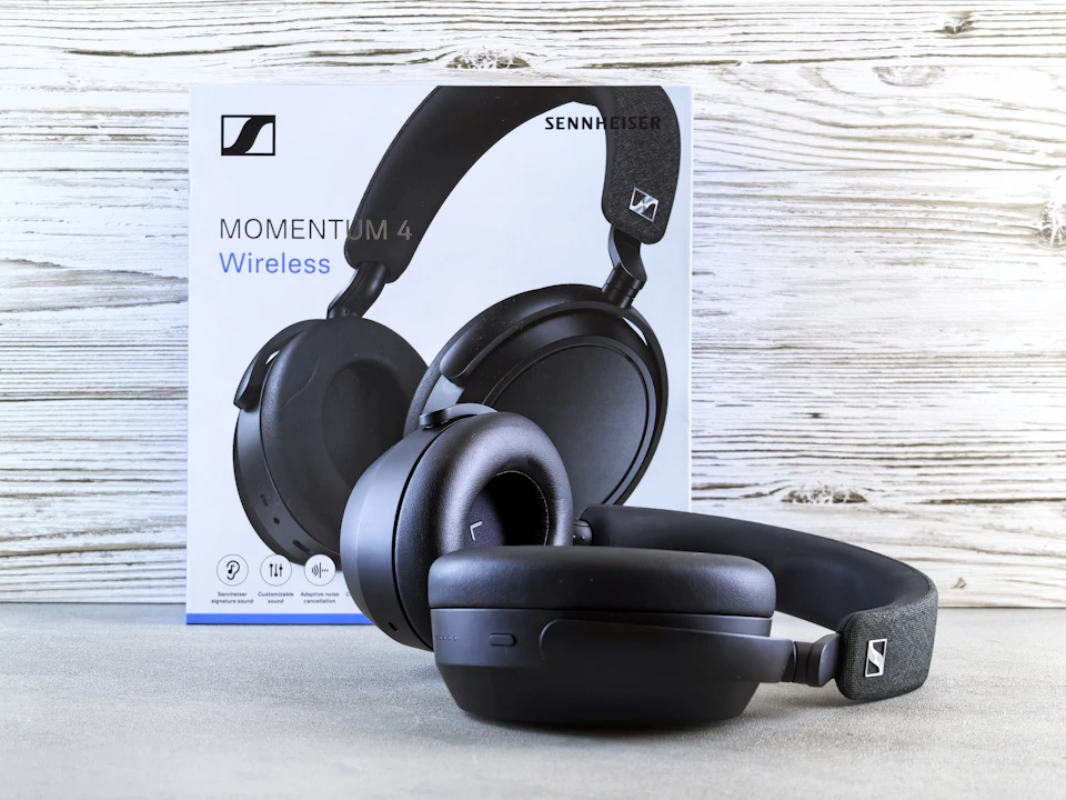 Sennheiser MOMENTUM 4 Wireless — independently licensed photograph
