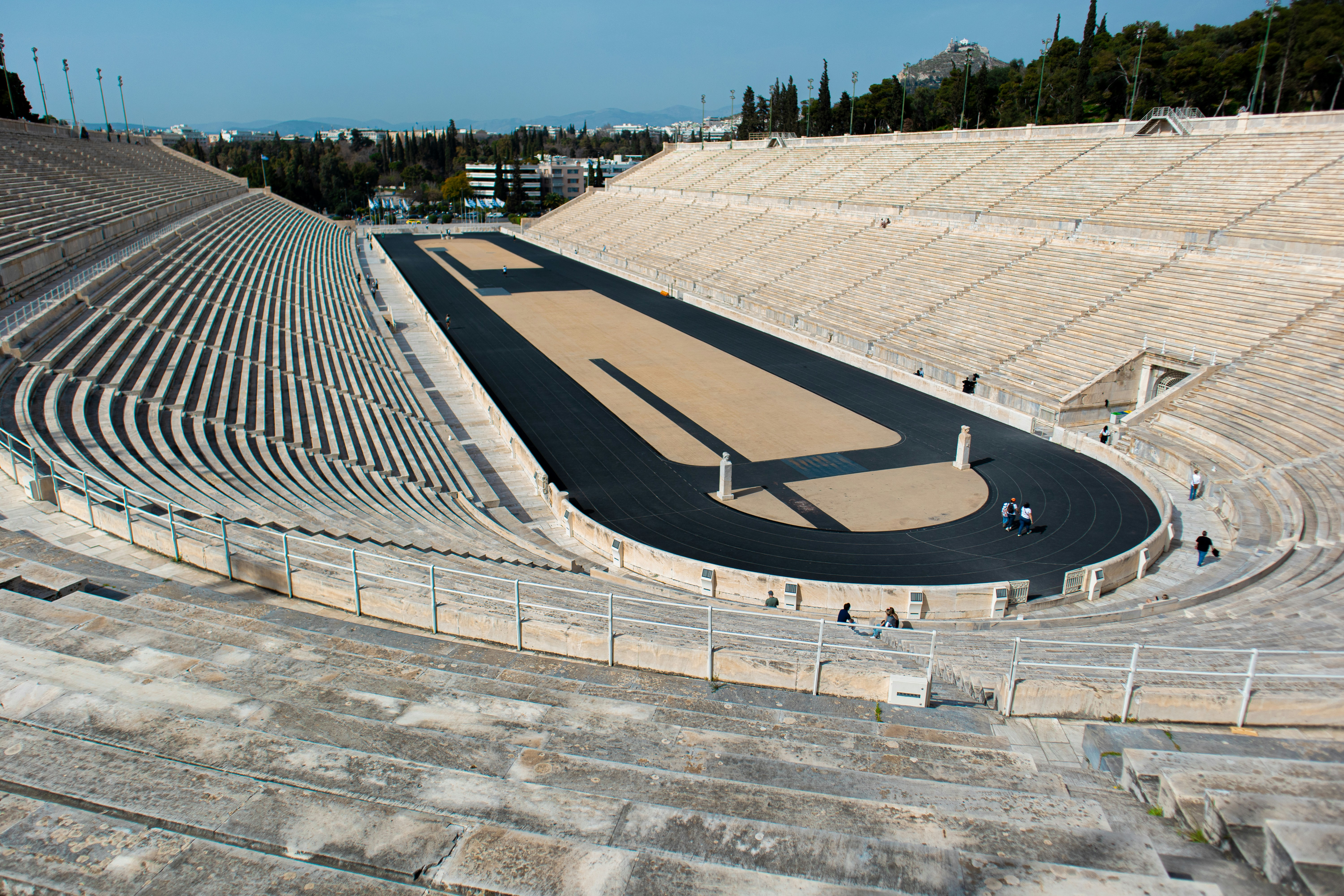 Panathinaiko staadion Ateenes – valge marmori ja hobuseraua kujuline jooksurada.