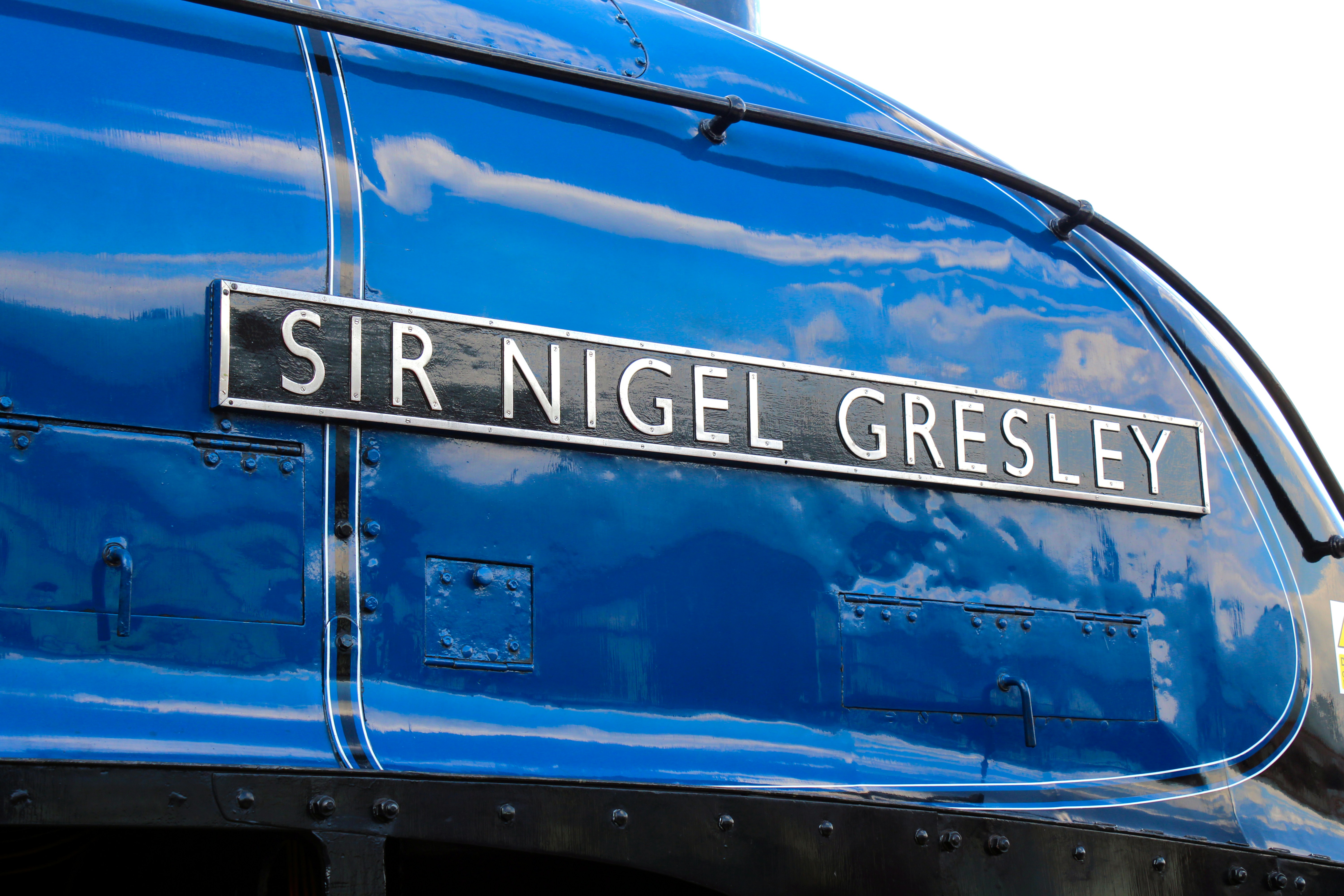Der Zug trägt den Namen Sir Nigel Gresley.