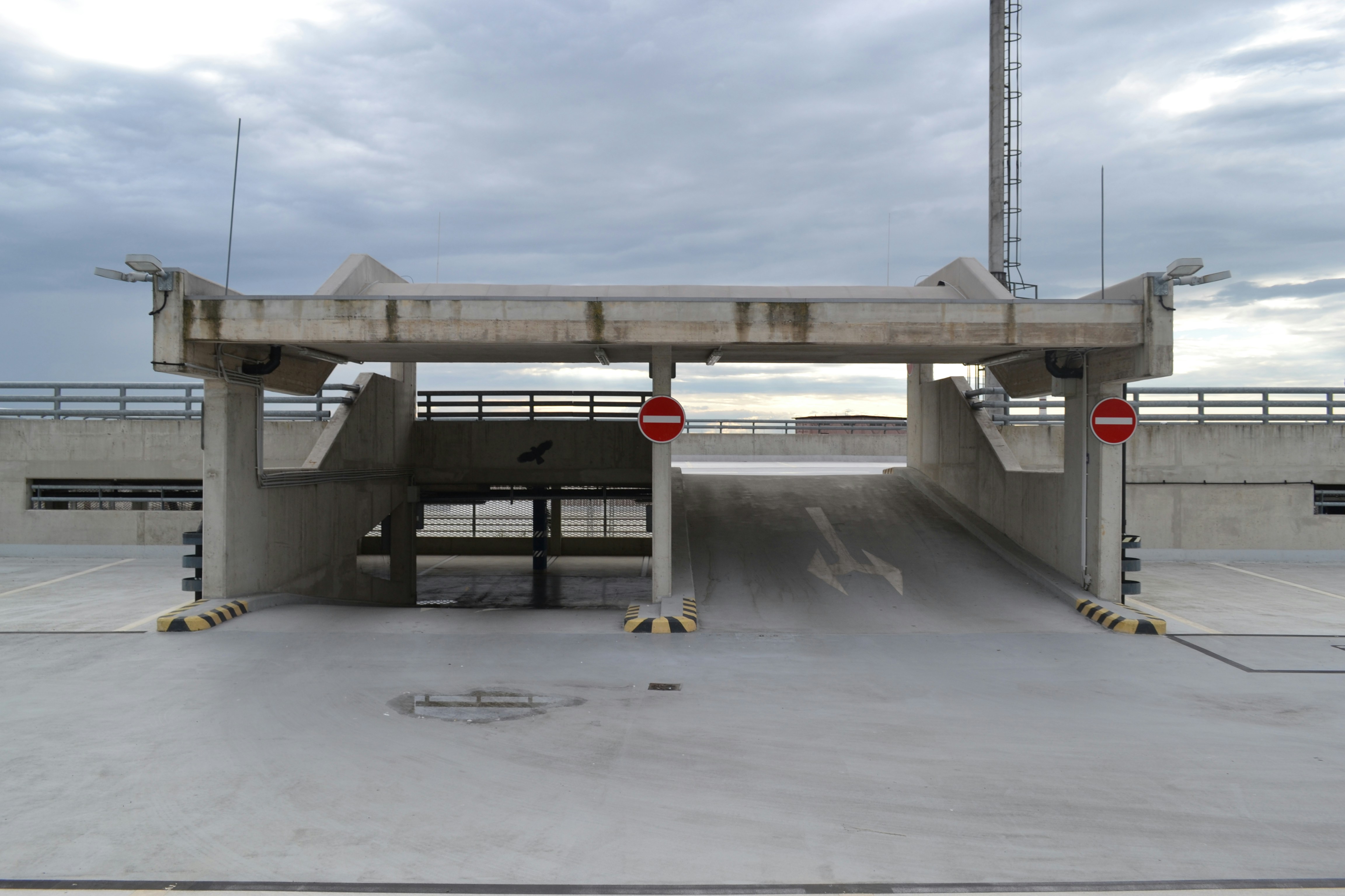 Photo by viktor_rejent