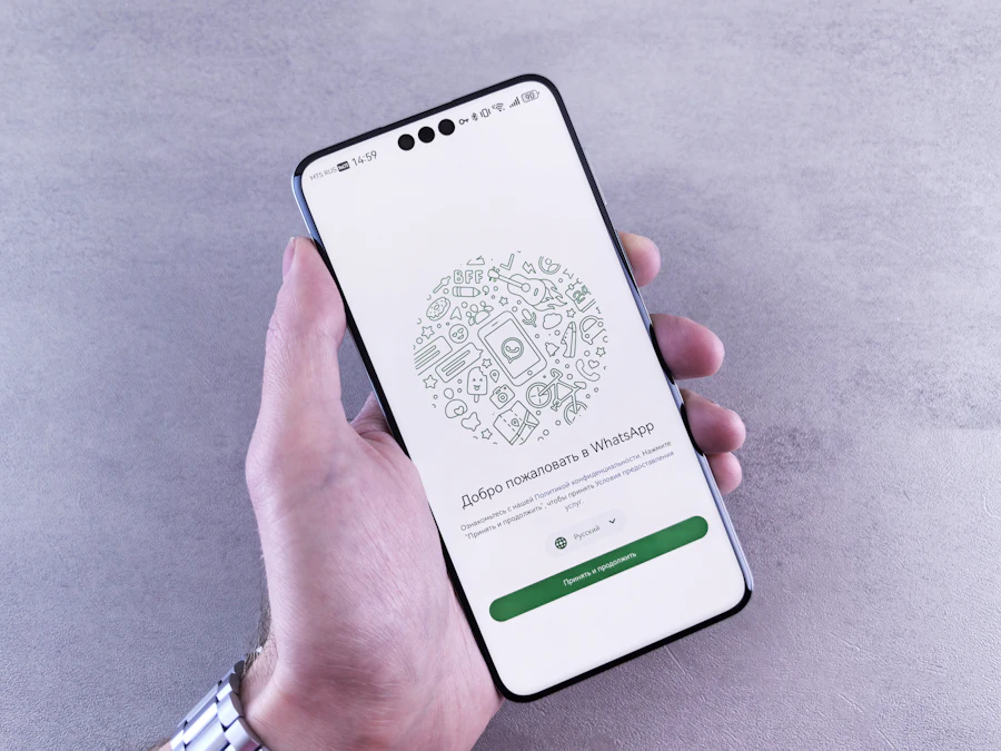 Pantalla de WhatsApp en un teléfono móvil, relacionada con ajustes y uso responsable