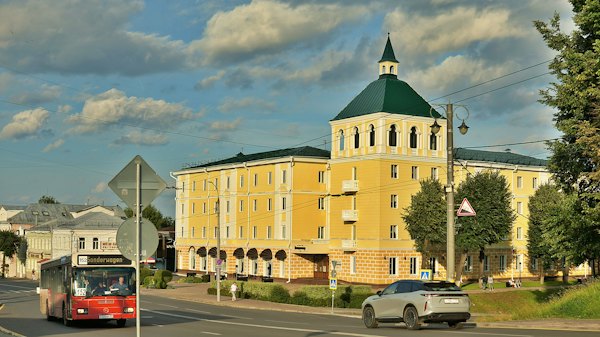 A yellow church and its green roof above the street — Vladimir, Russia