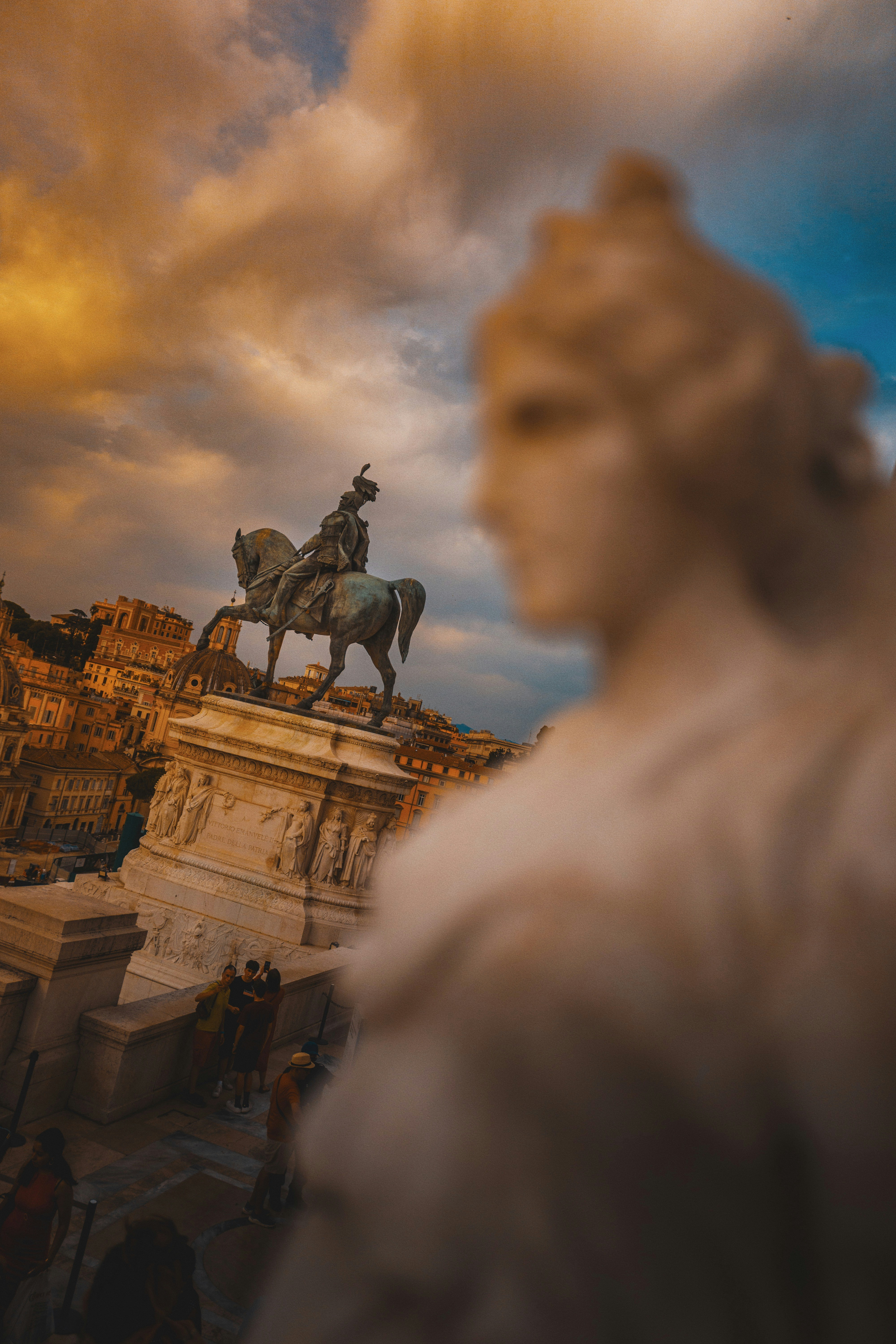 夕日が美しいライダーの像。