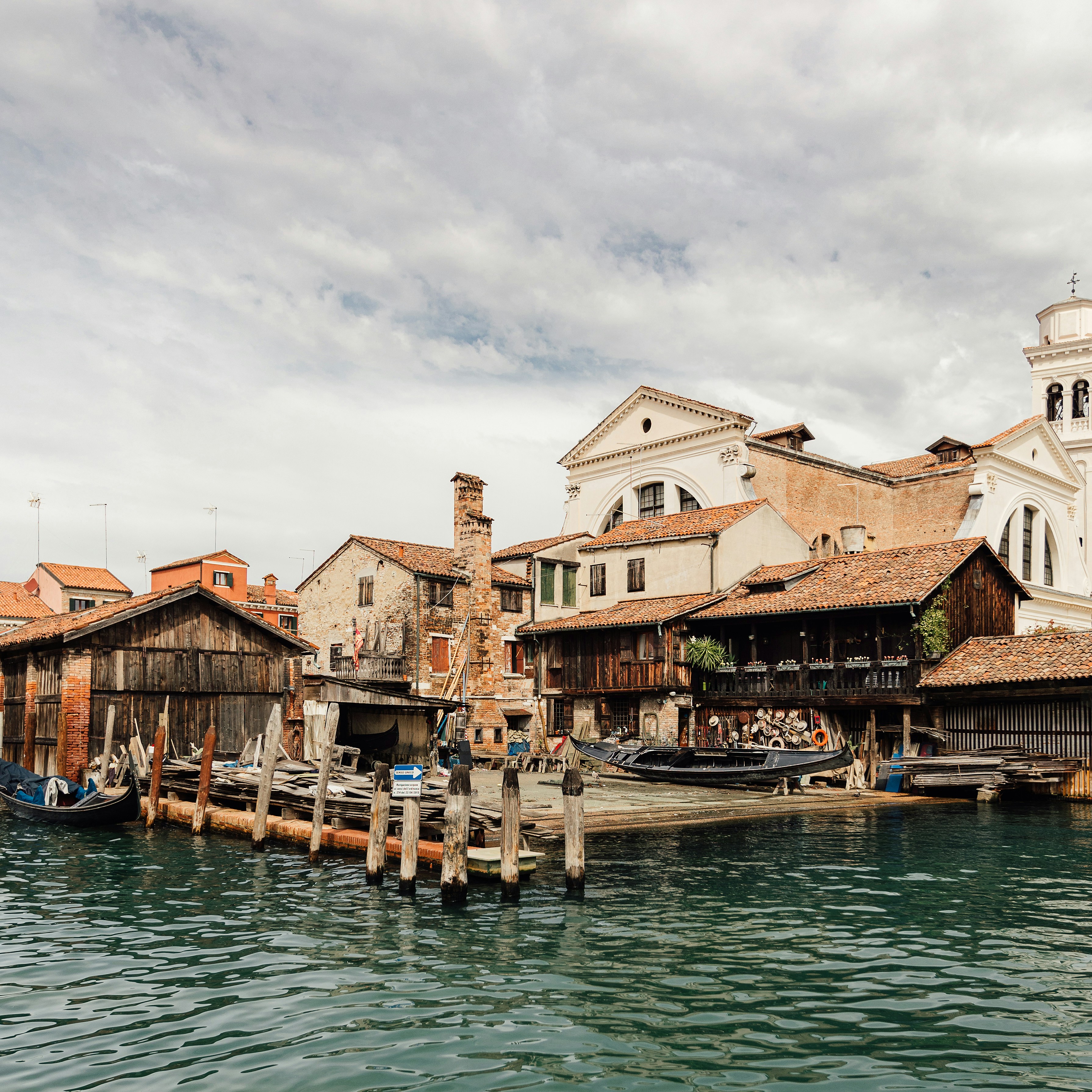 Fotomural Buildings stand along a canal in venice
