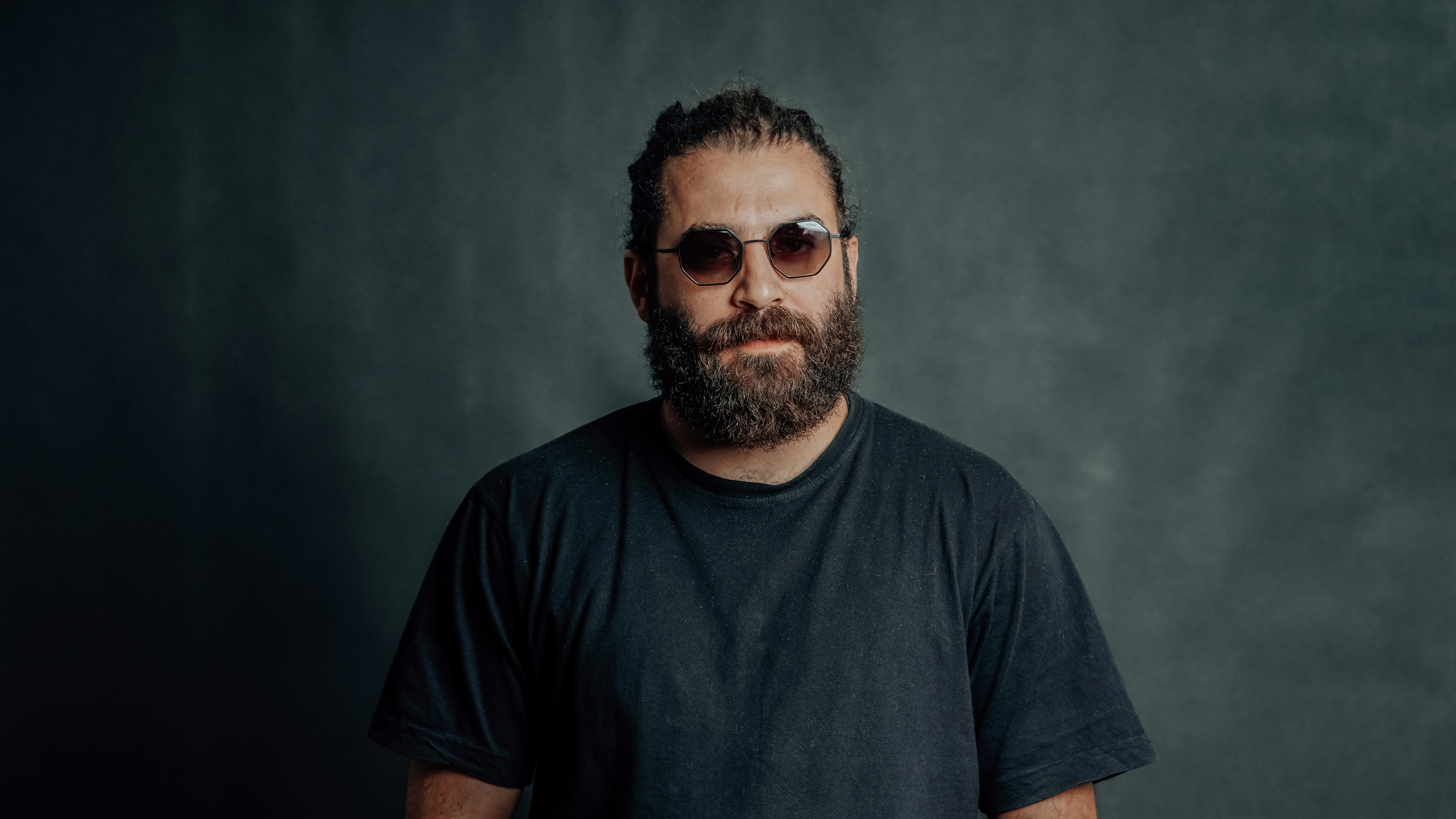 Bearded man wearing sunglasses and casual t-shirt