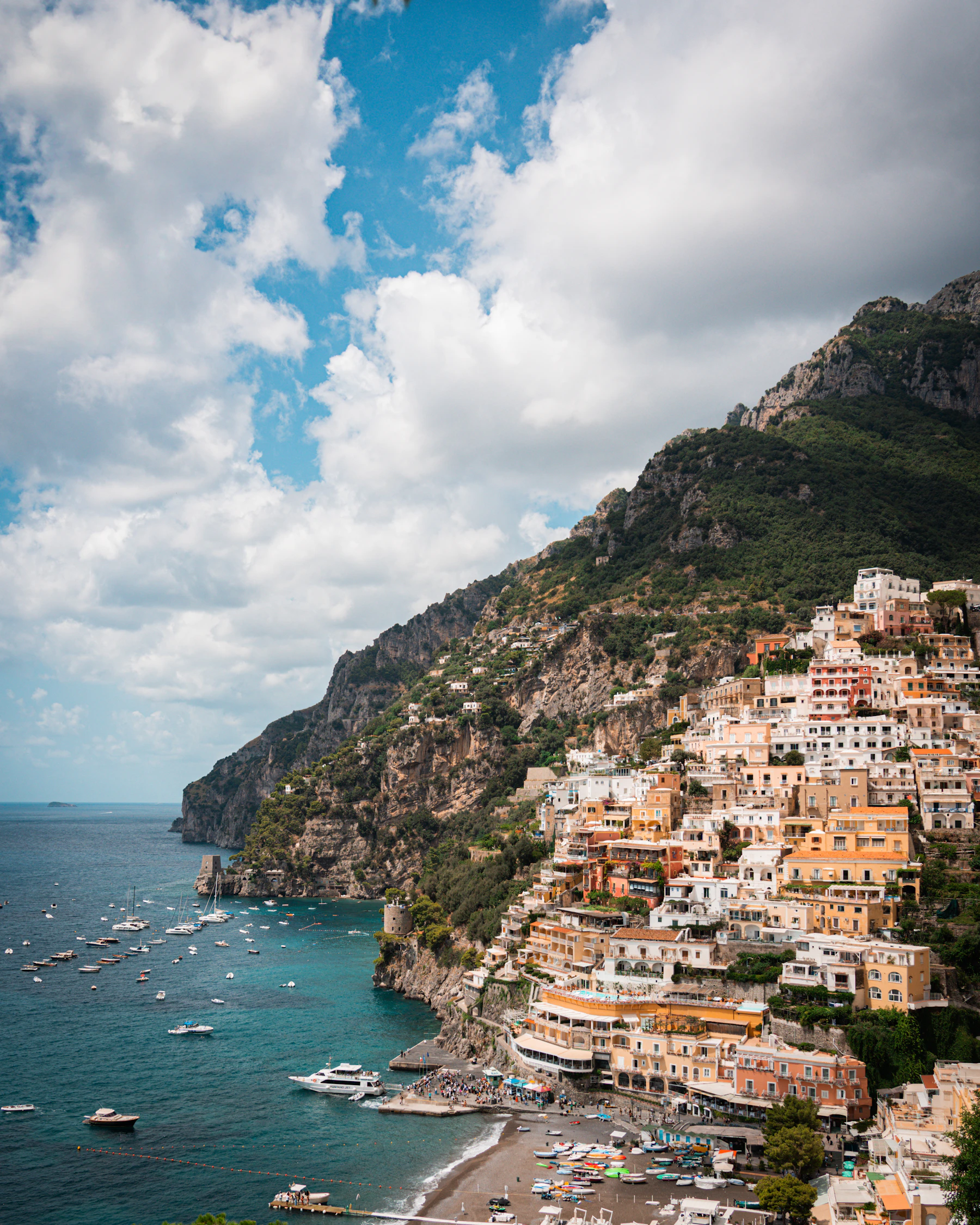Amalfi ranniku linn Itaalias