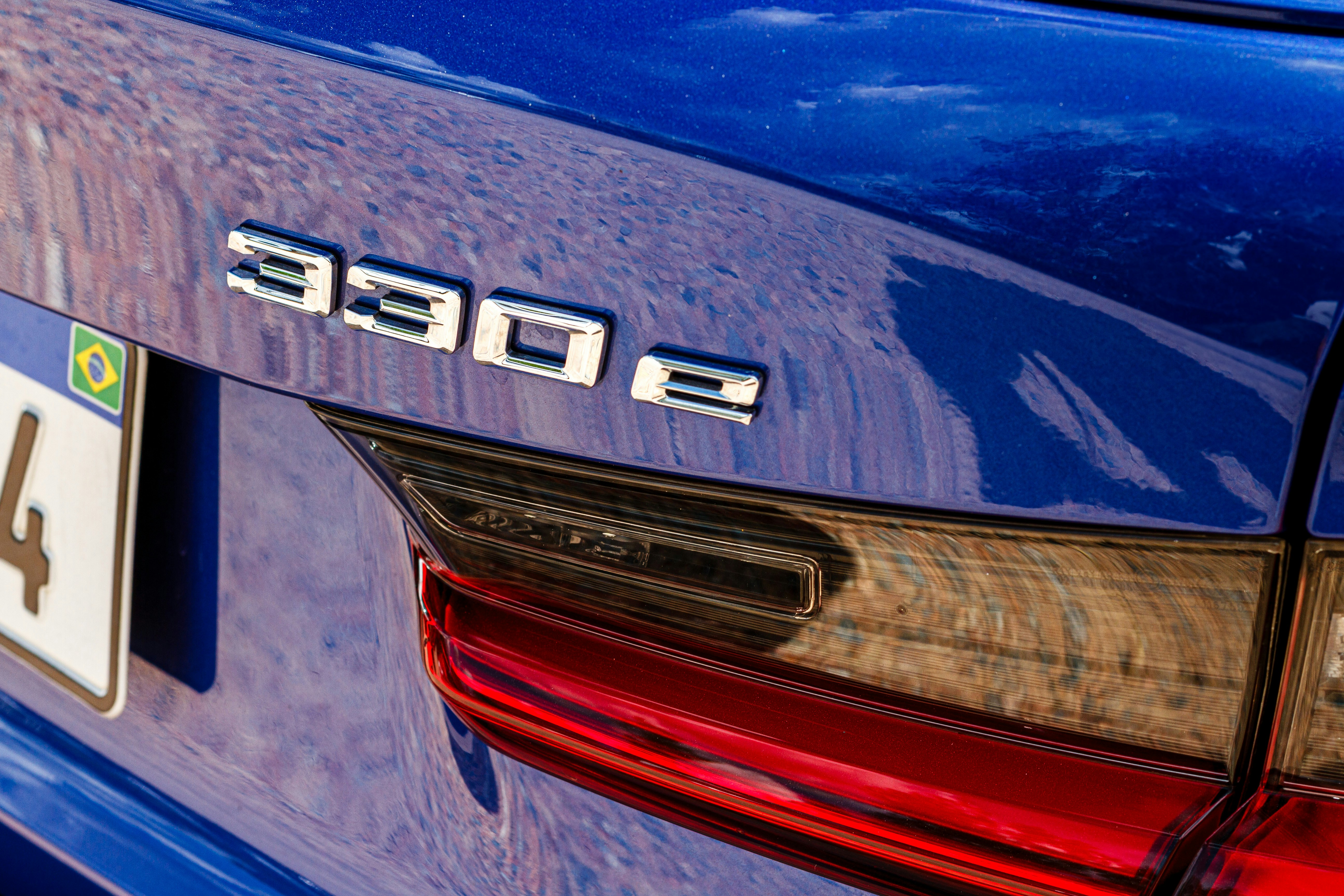 Sports Cars and Attraction: What Research and Lived Experience Actually Show