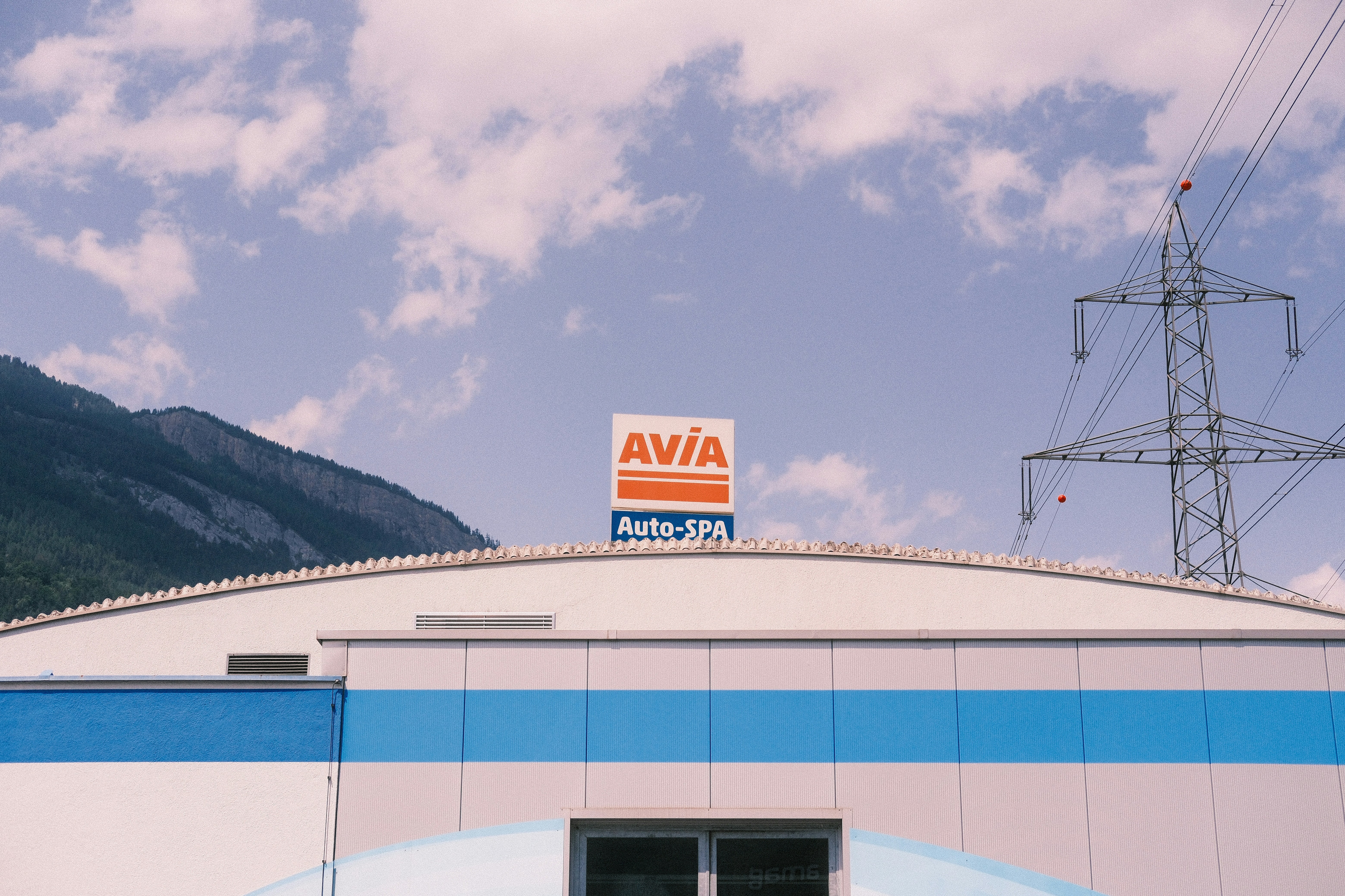 Avia gas station logo on a building exterior.