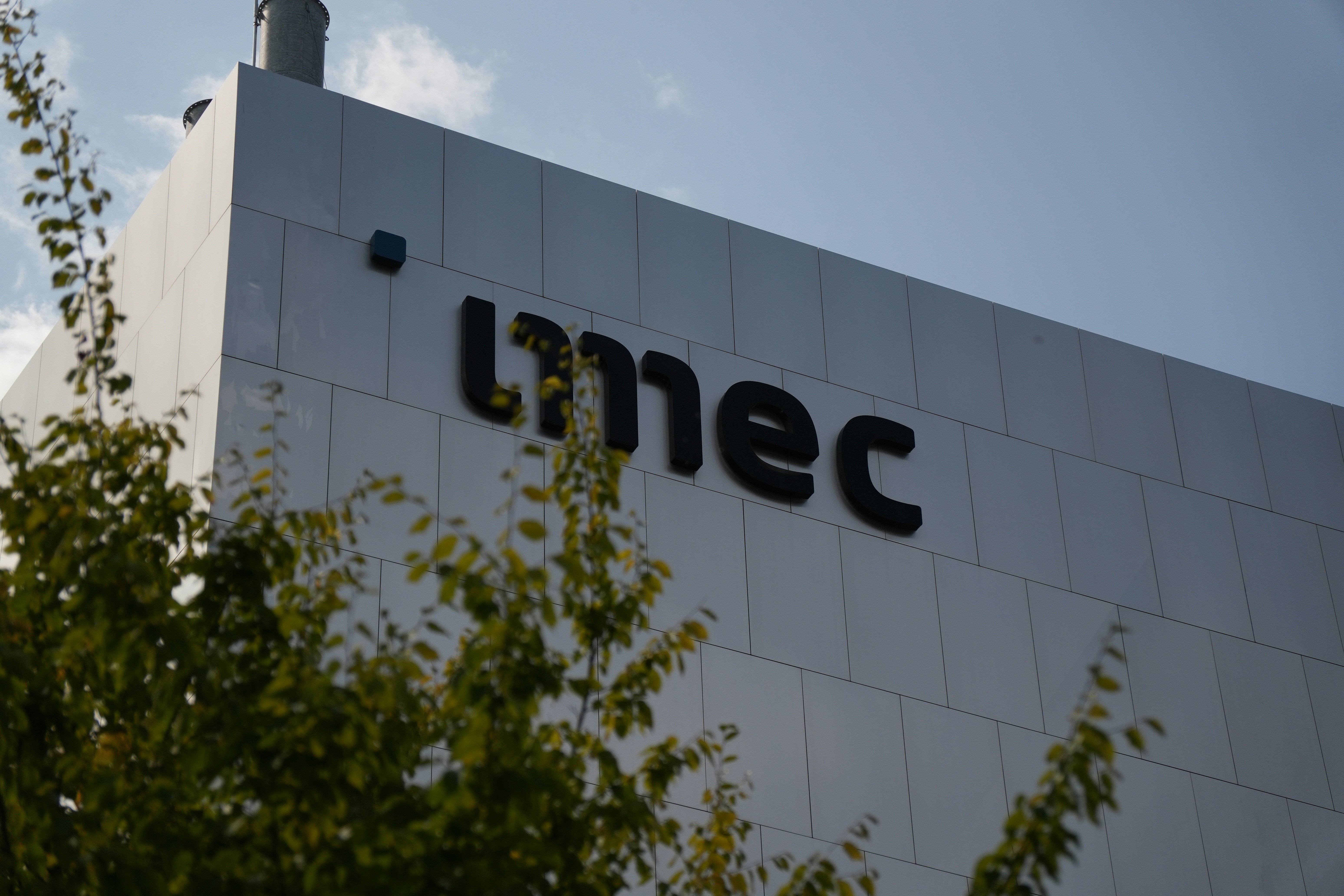 The image shows the imec building.