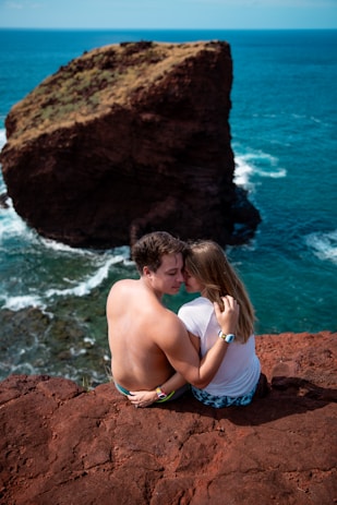 Connected couple after couples therapy in Hawaii