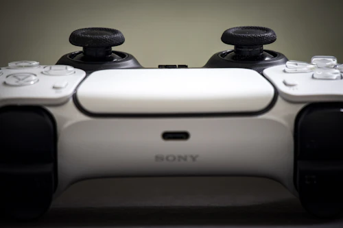 Console lounge controller