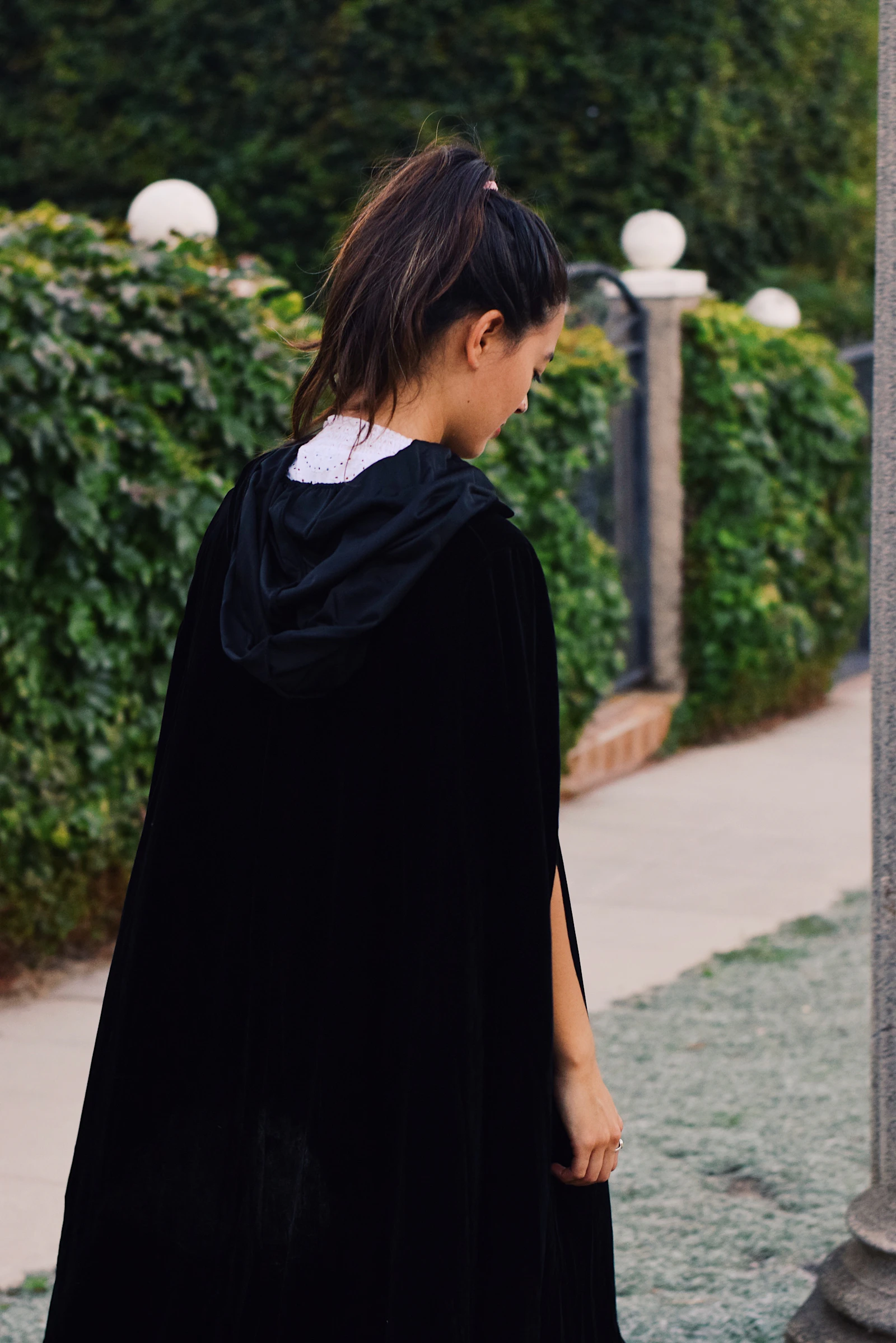 Kris Jenner Steals Rome in Elizabeth Taylor's $74,500 Scorpio Cape at ...