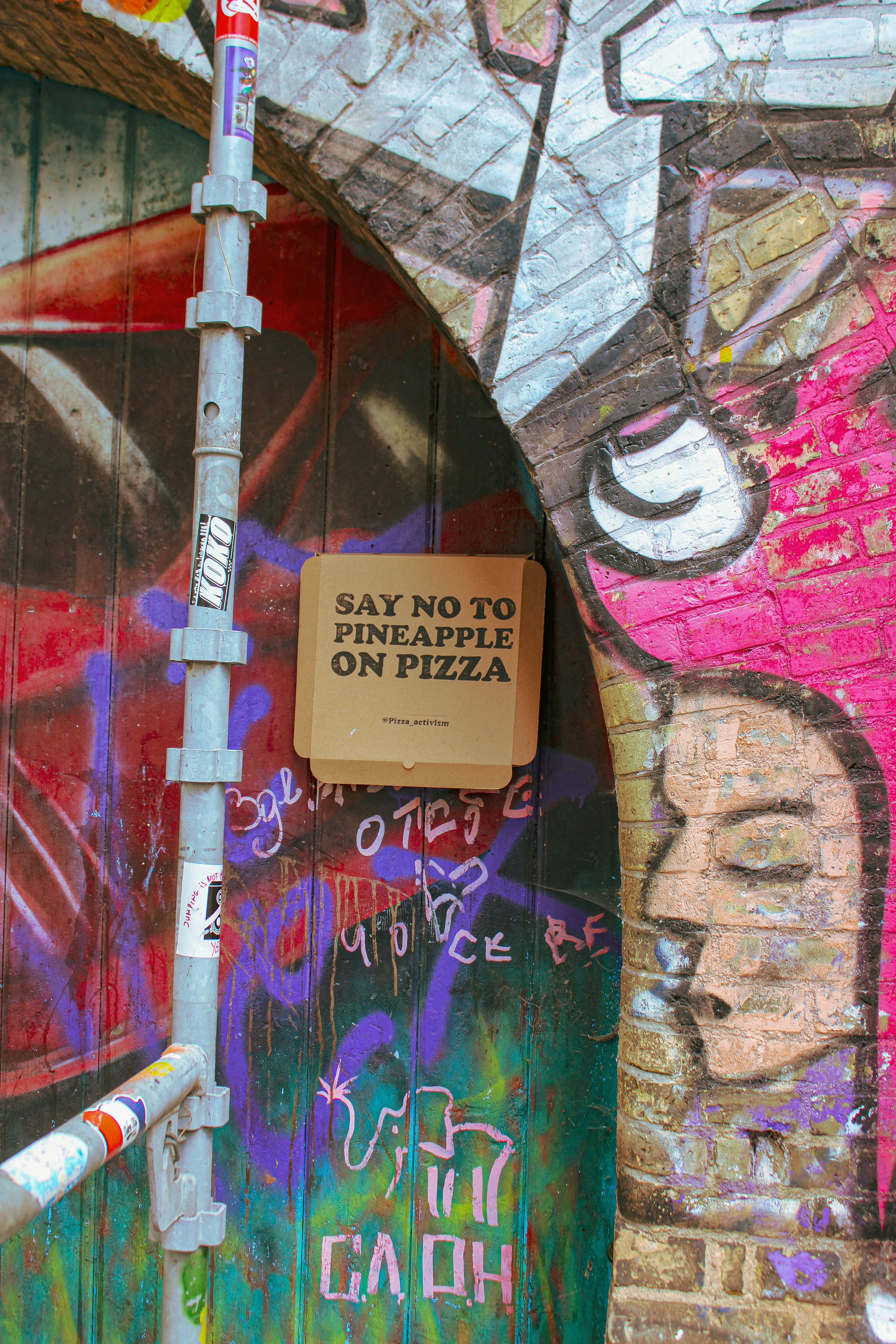 Graffiti message: "say no to pineapple on pizza".