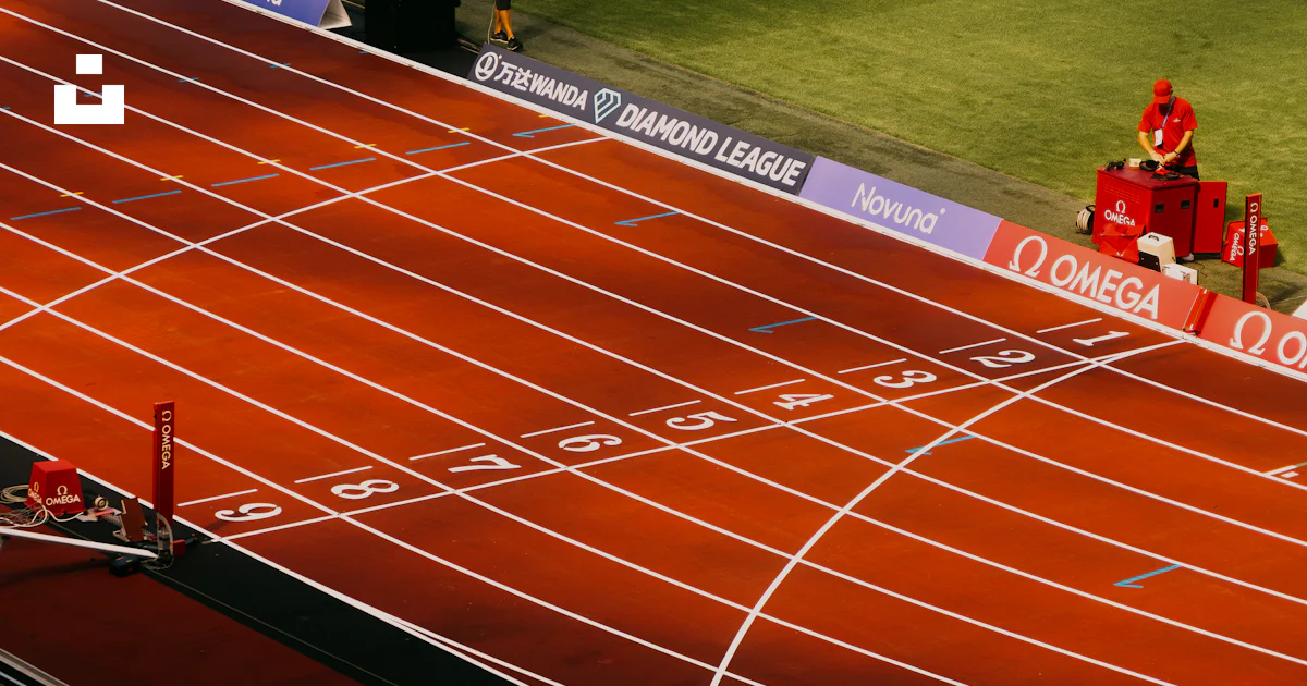 Althletes Racing Athletes race on a track during a competition. photo – Free Man Image ...