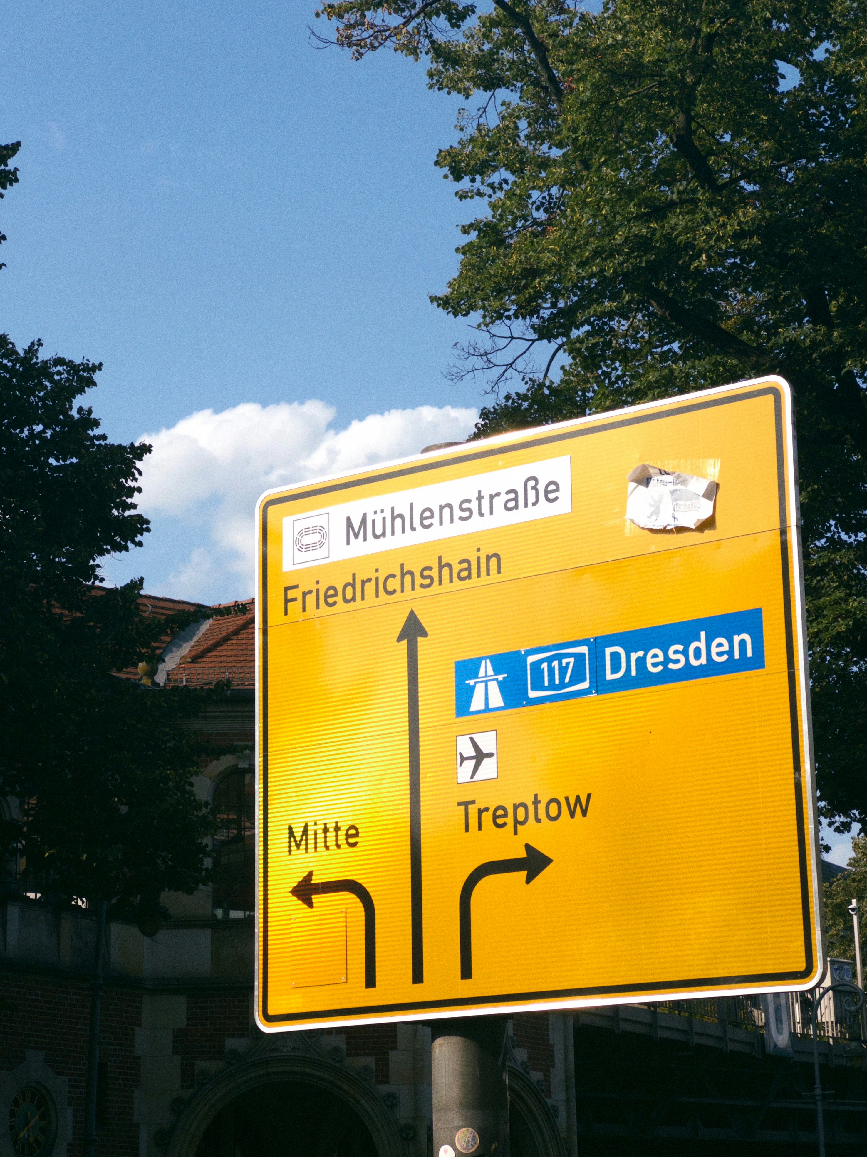 photo-1754756895554-1976a85a33be?ixid=M3