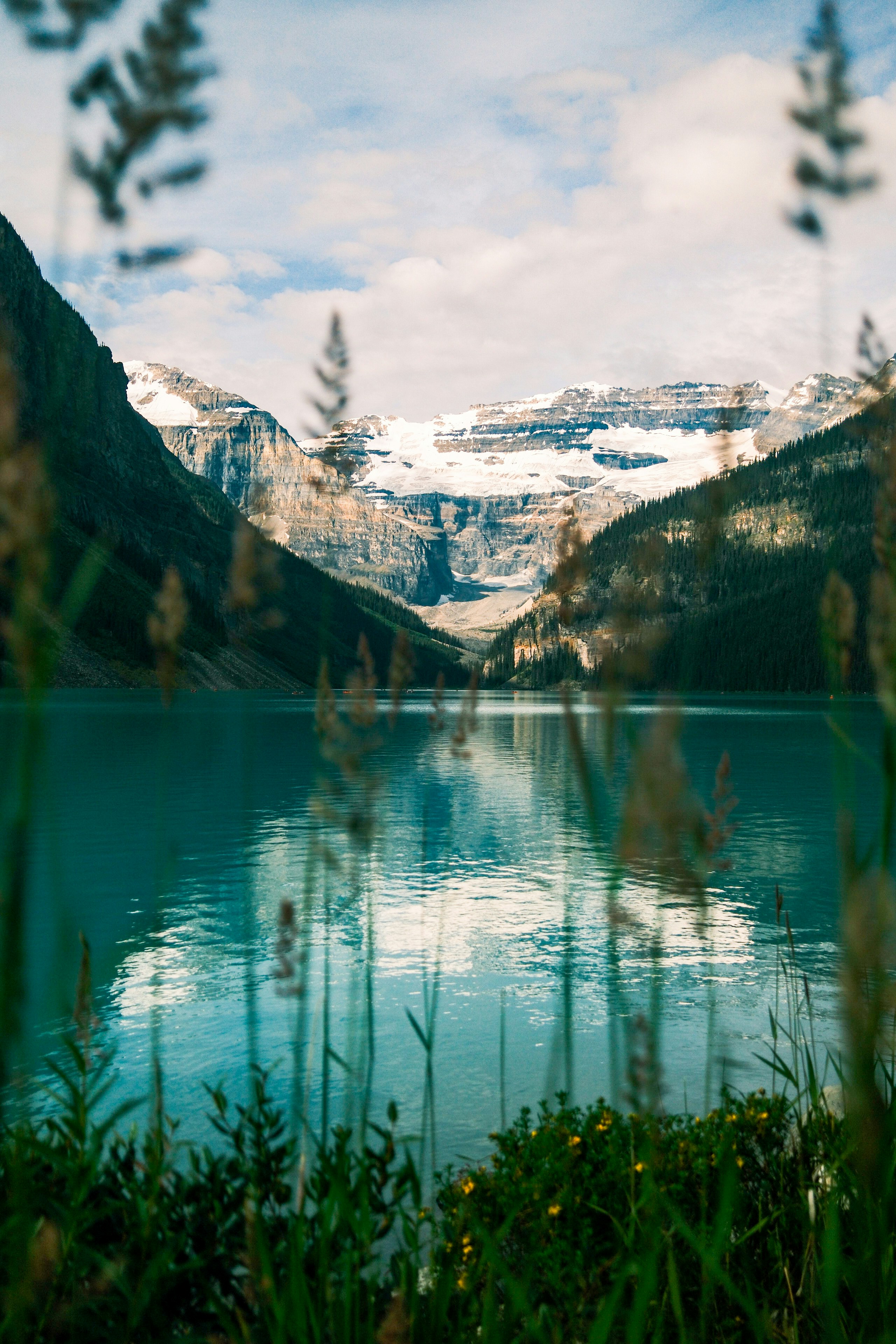 Turquoise lake surrounded by mountains and trees
