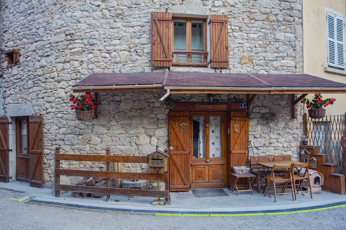 Charmant studio en centre-ville à Rochebrune — Studio · Rochebrune, Provence