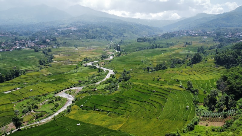 wisata gunung dago bogor pemandangan perbukitan hijau