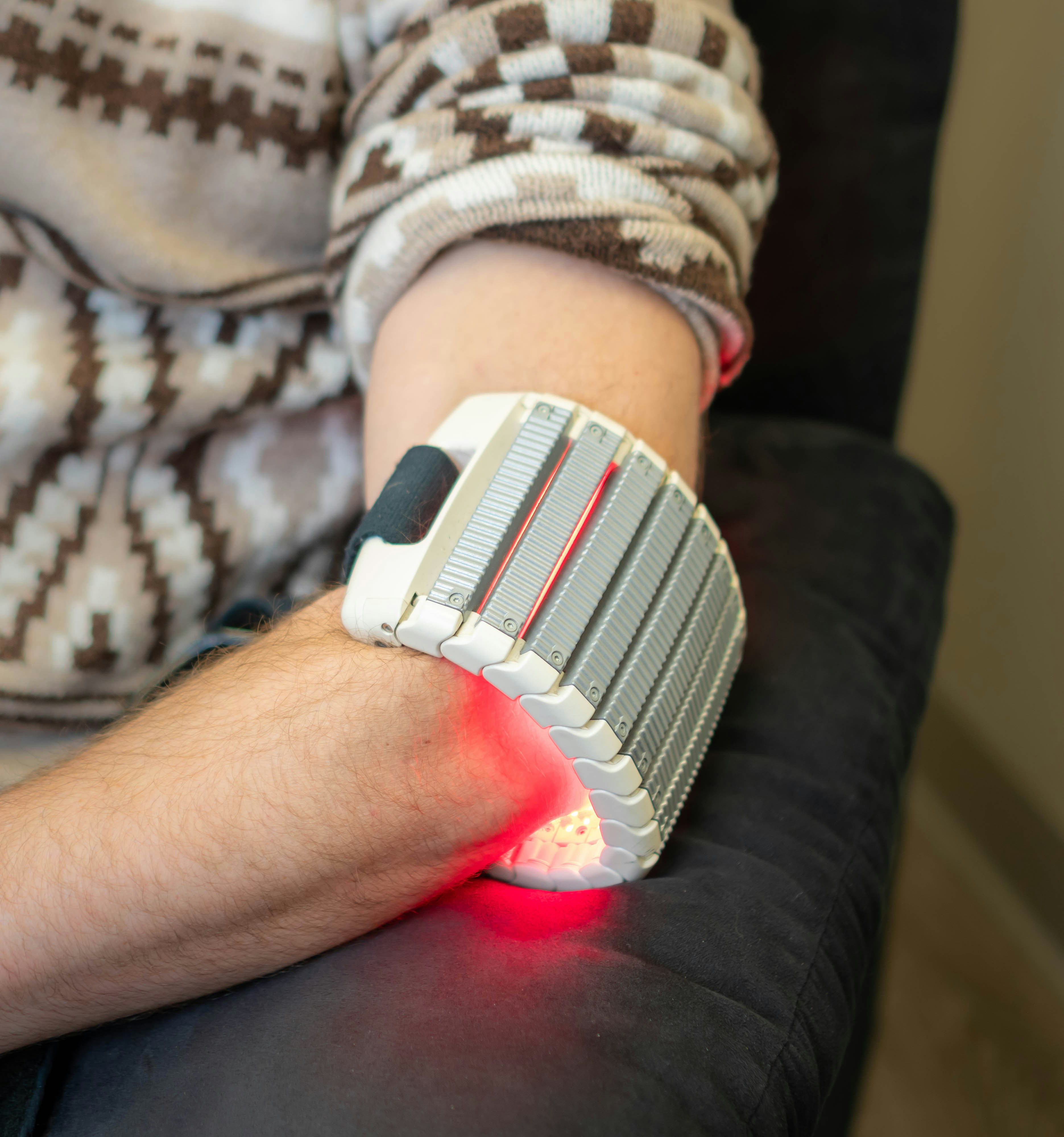 Review: At-Home Low-Level Light Therapy Devices in 2026 — Clinical Fit, UX, and When to Recommend Clinic Escalation