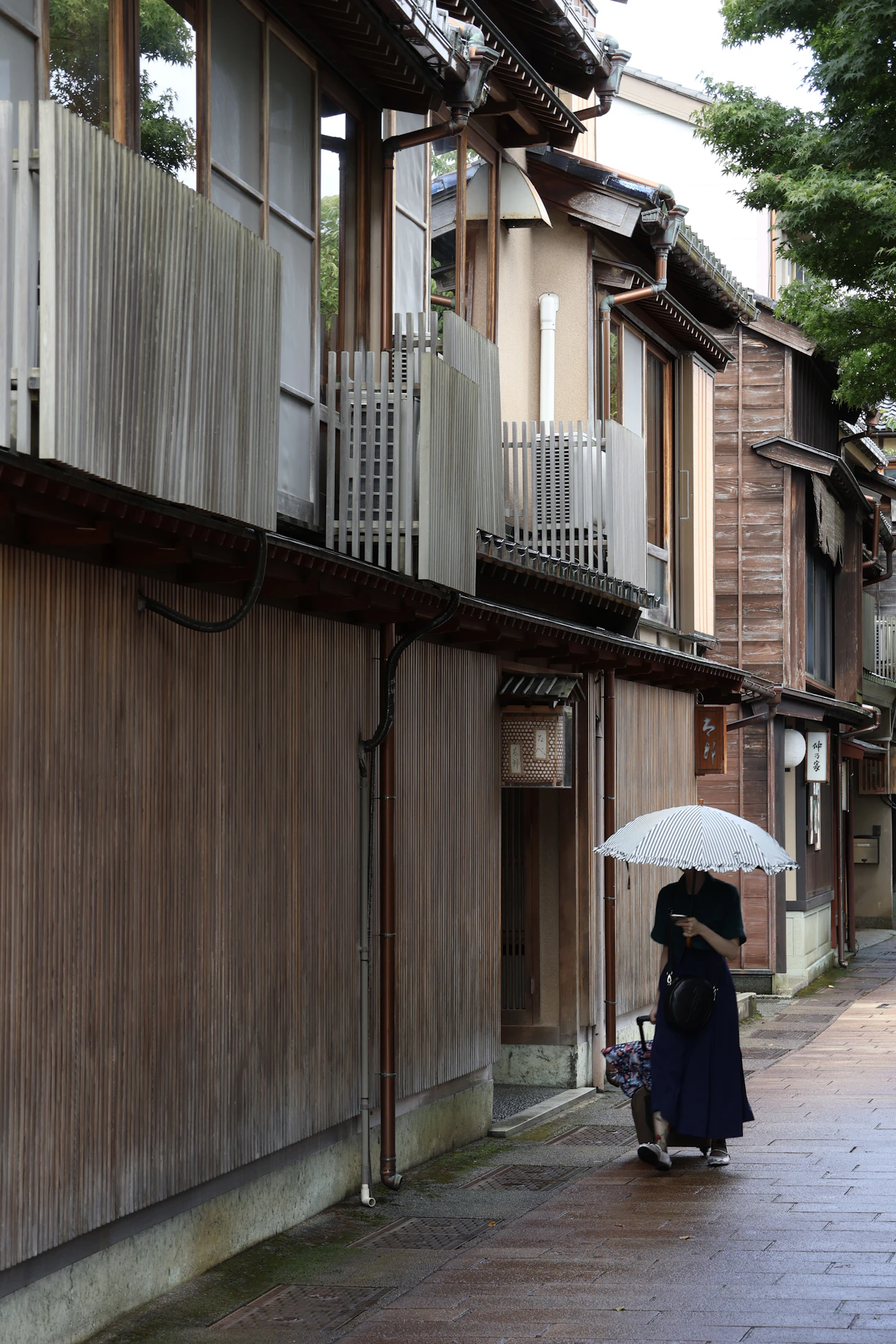 雨の日の金沢の街並み