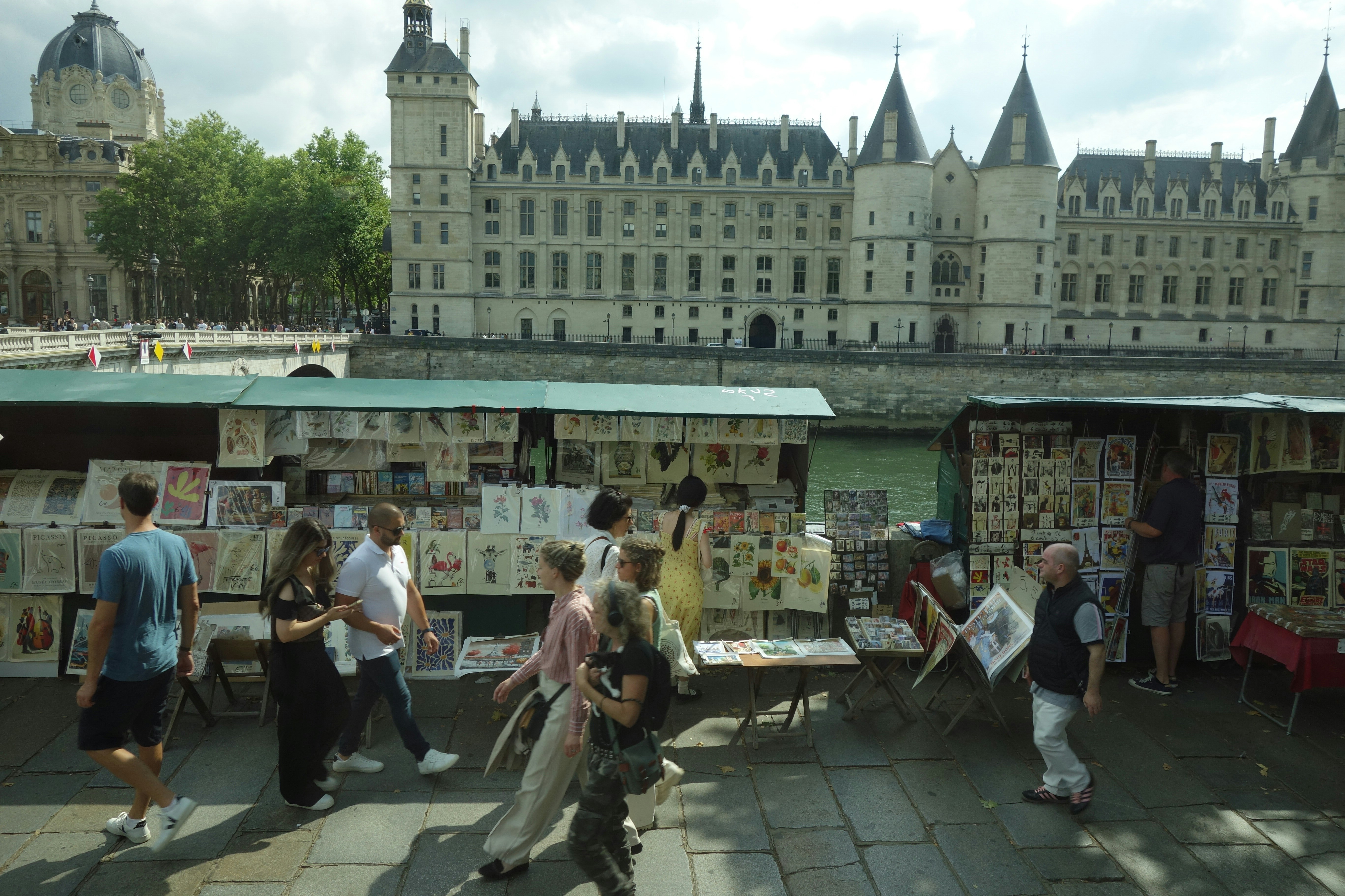 Tour group in Parisian market - Best Paris food tours