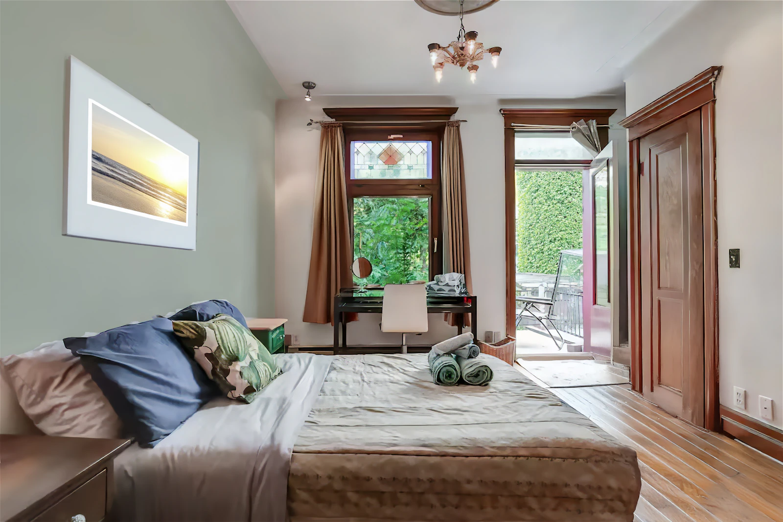Modern bedroom