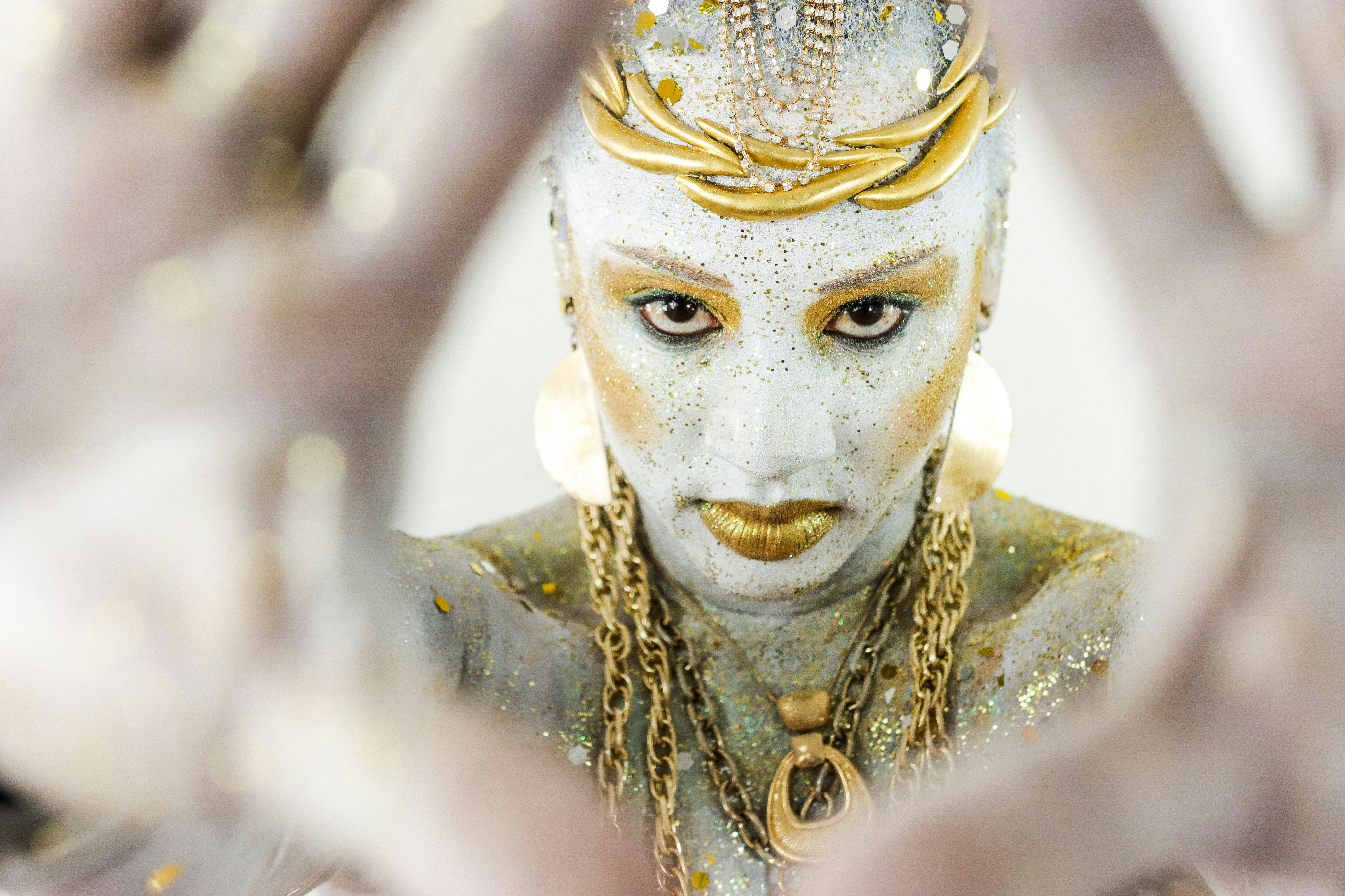 Deusa dourada cósmica