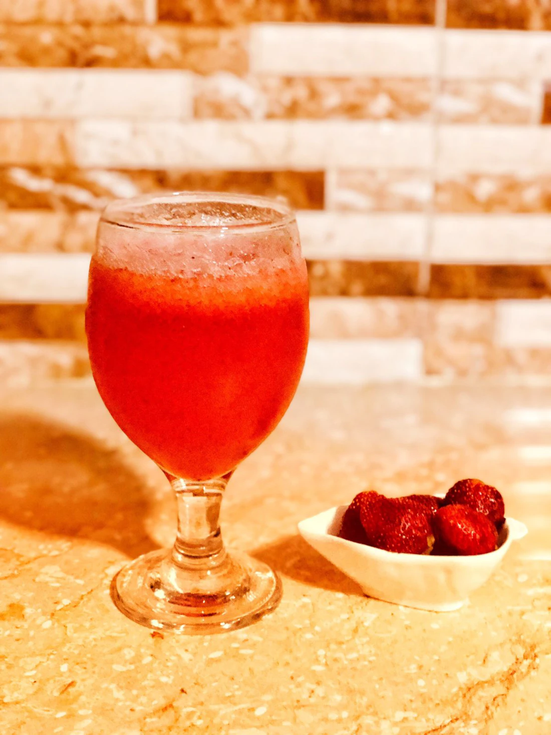 Erdbeerdrink mit frischen Erdbeeren