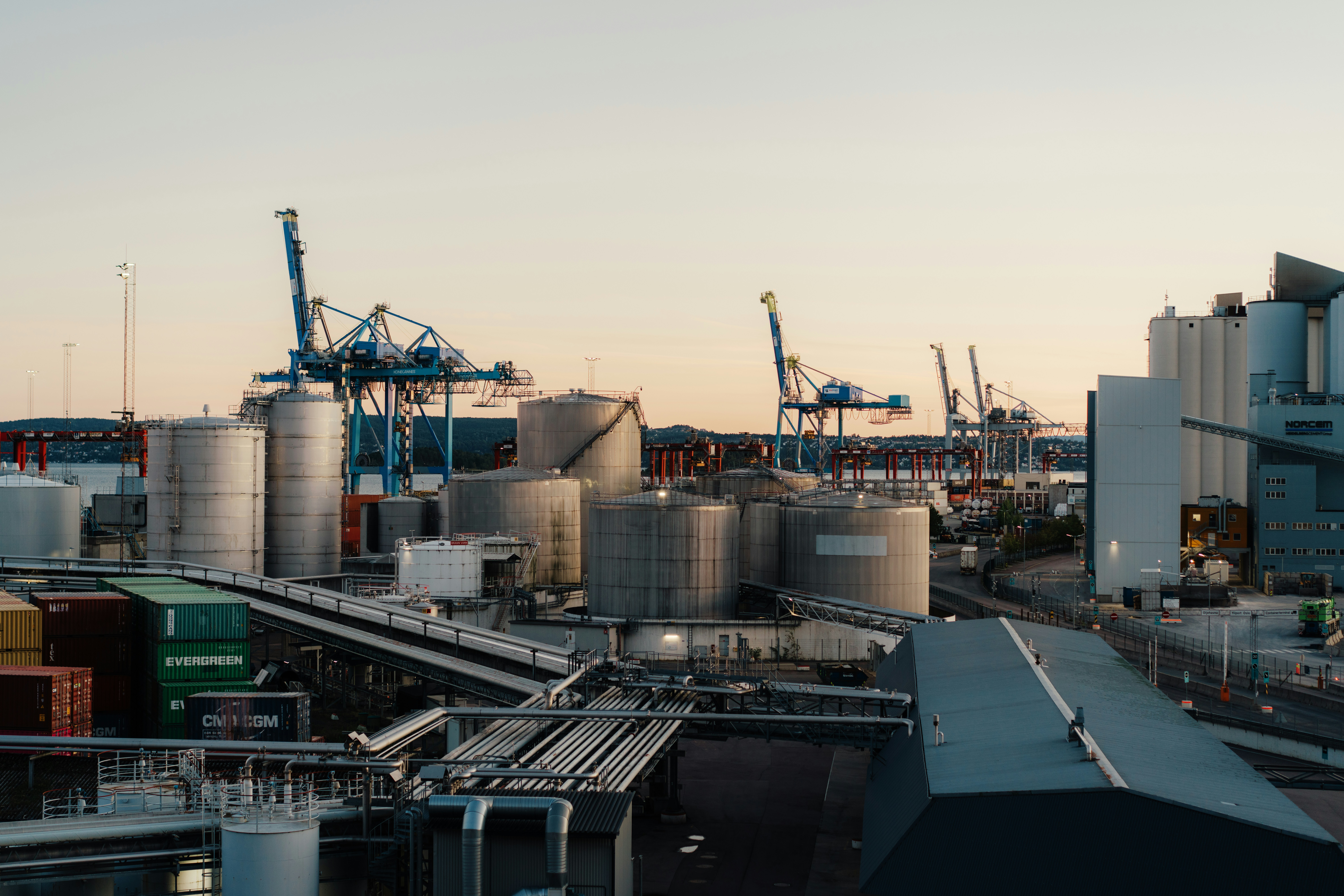 Flowchart illustrating the tariff adjustment decision-making process, starting with national economic goals, leading to policy formulation, then tariff adjustments, and finally, impact on trade and industry - china customs tariff 2025