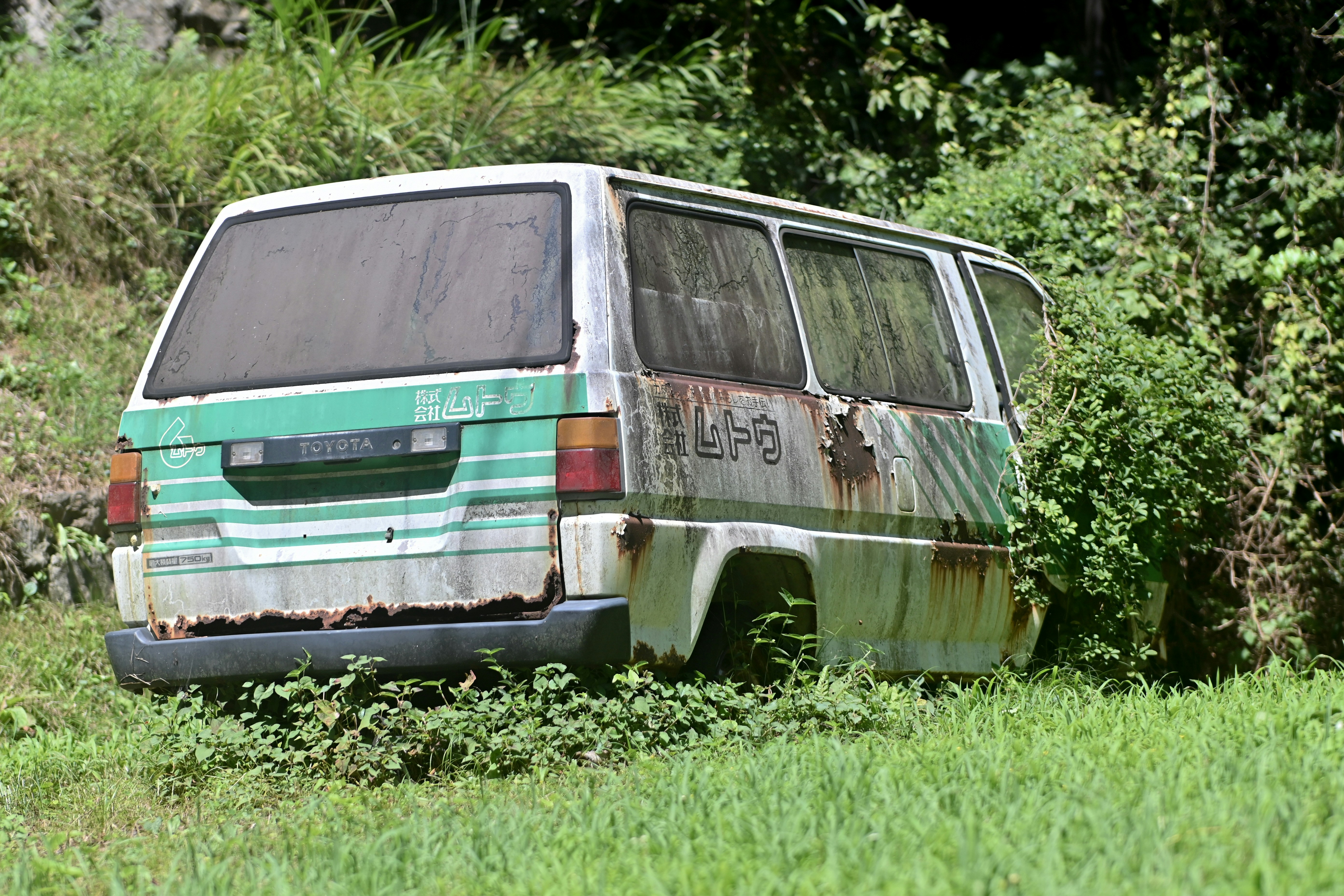 You don’t need a windowless van to have a creepy vehicle anymore