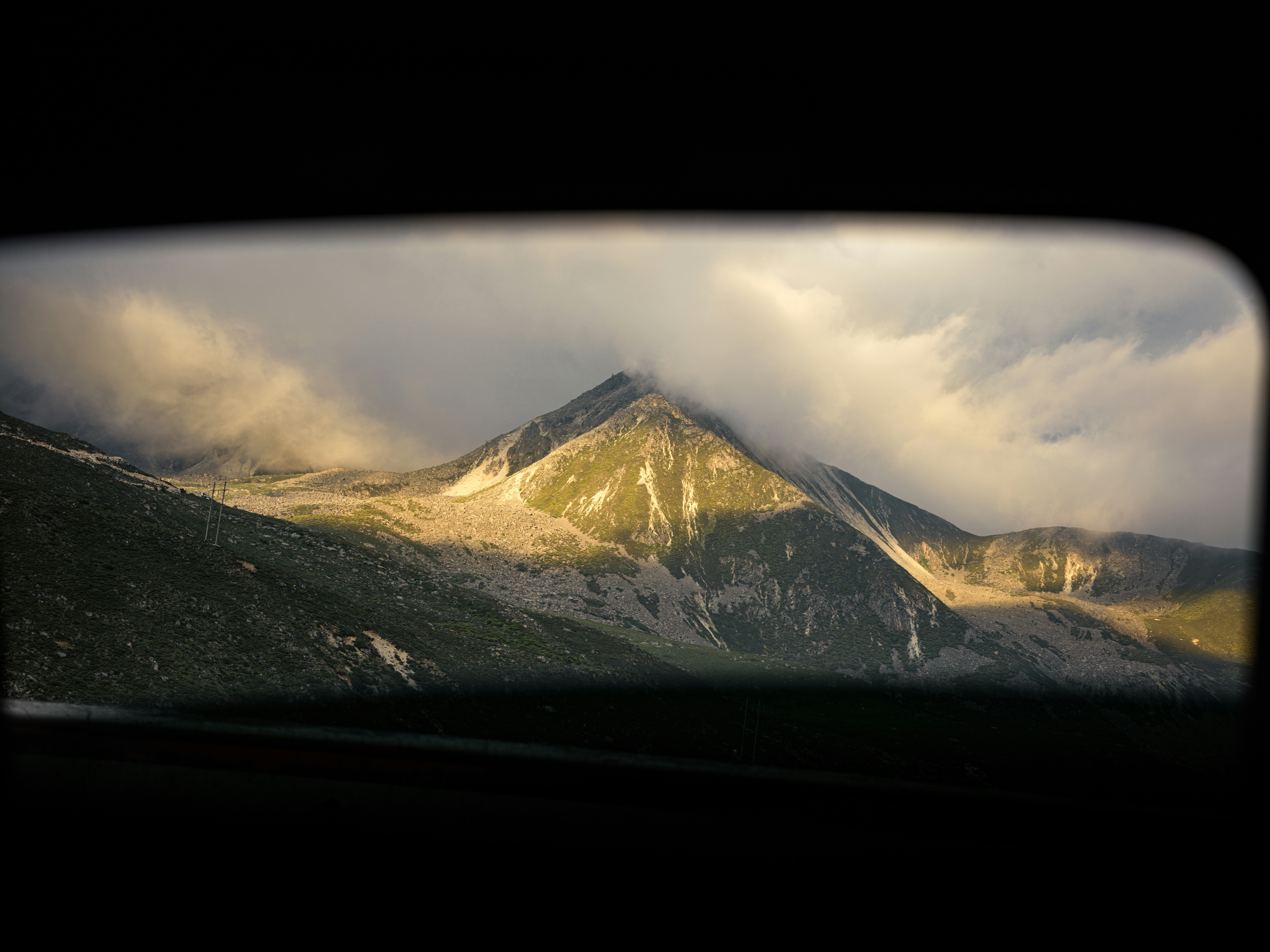 The Definitive Guide to Handmade Birkin Style Bags: Why Artisanship Surpasses Mass Production Always
Preface