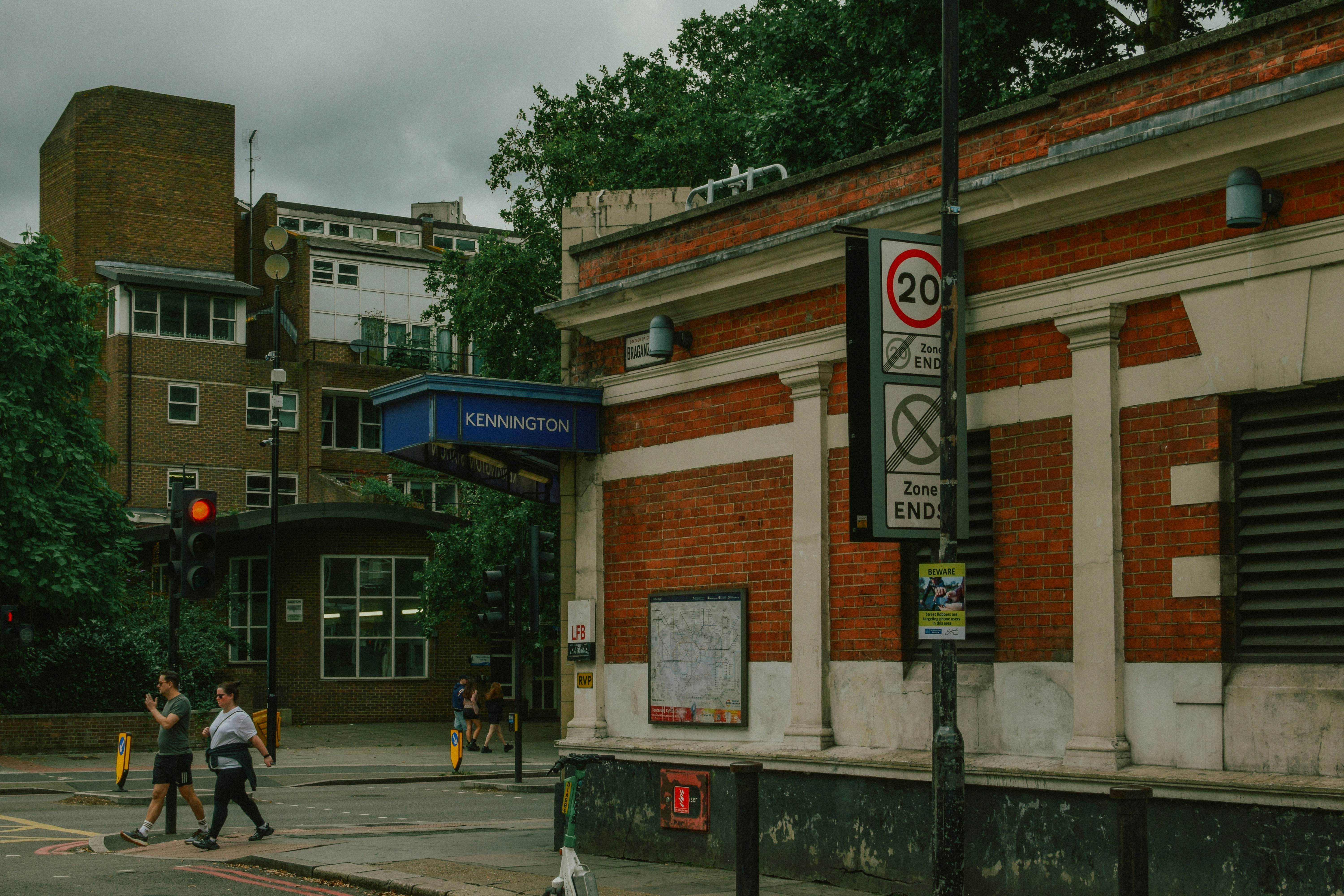 photo-1755357506935-b56c2bf3a103?ixid=M3wxMjA3fDB8MXxzZWFyY2h8OHx8YSUyMGxldmVsJTIwbWF0aHMlMjB0dWl0aW9uJTIwbG9uZG9ufGVufDB8fHx8MTc2MzM4NzgwMHww\u0026ixlib=rb-4.1.0