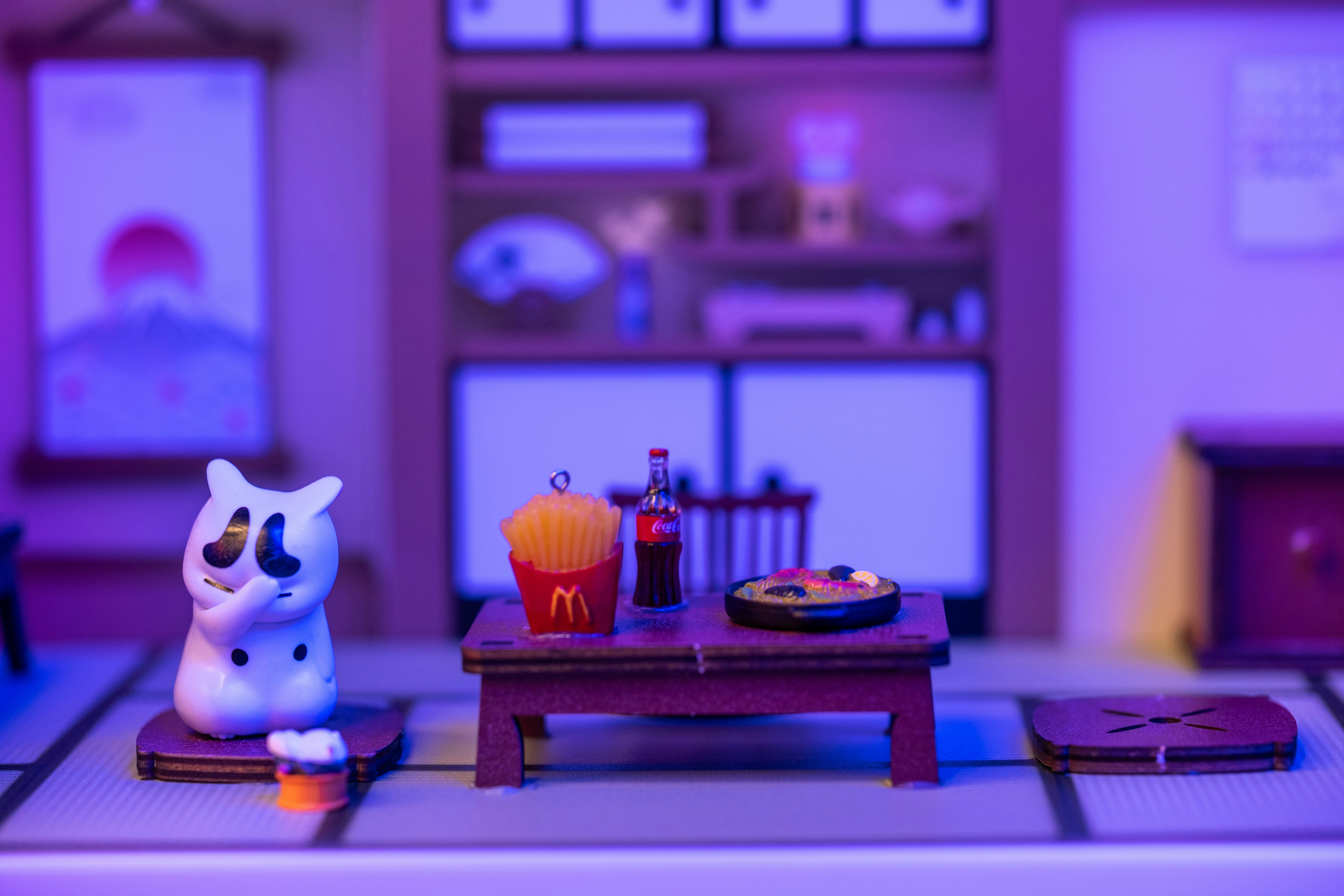 Miniature japanese room with cat and fast food.
