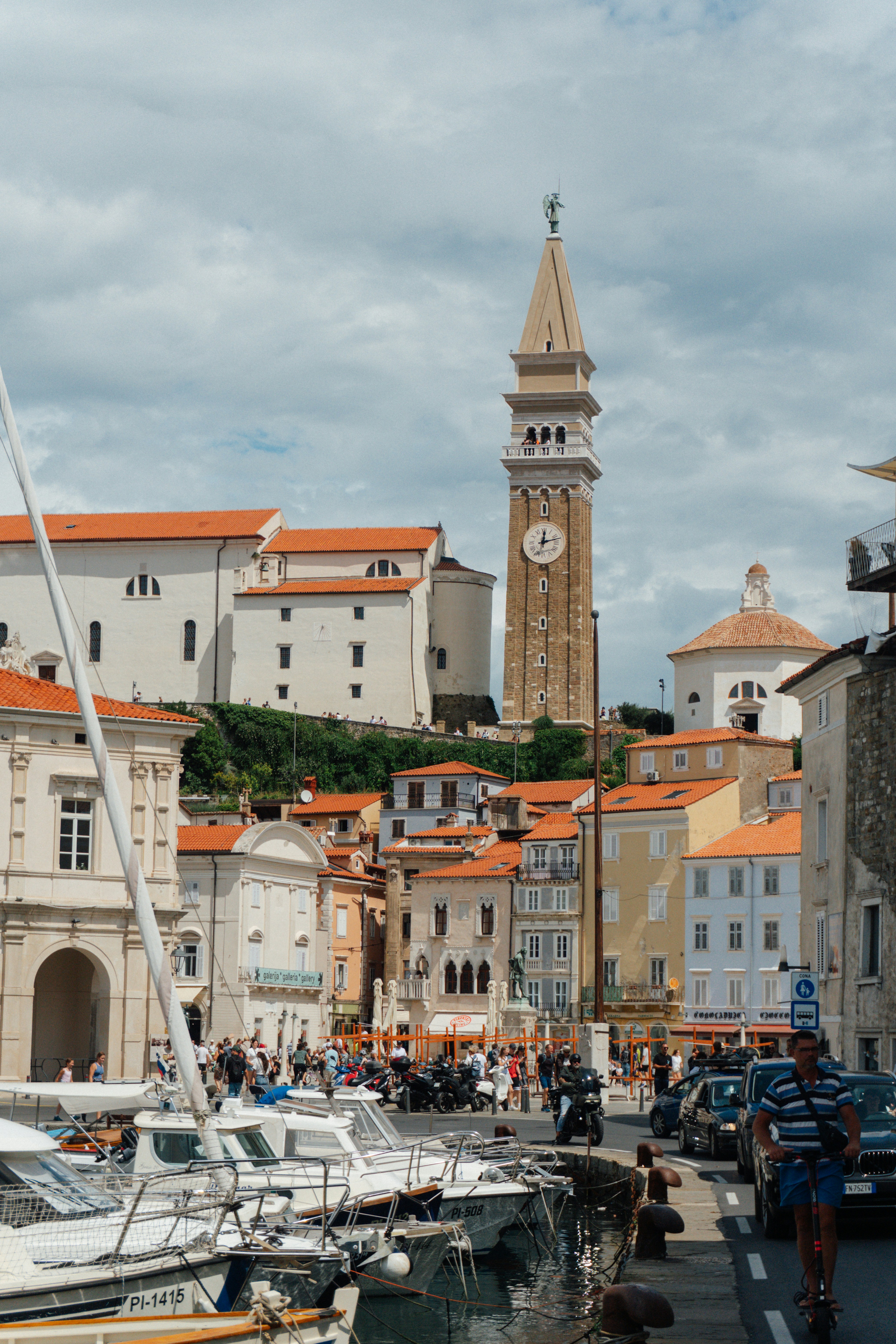 Photo by raymondpetrik