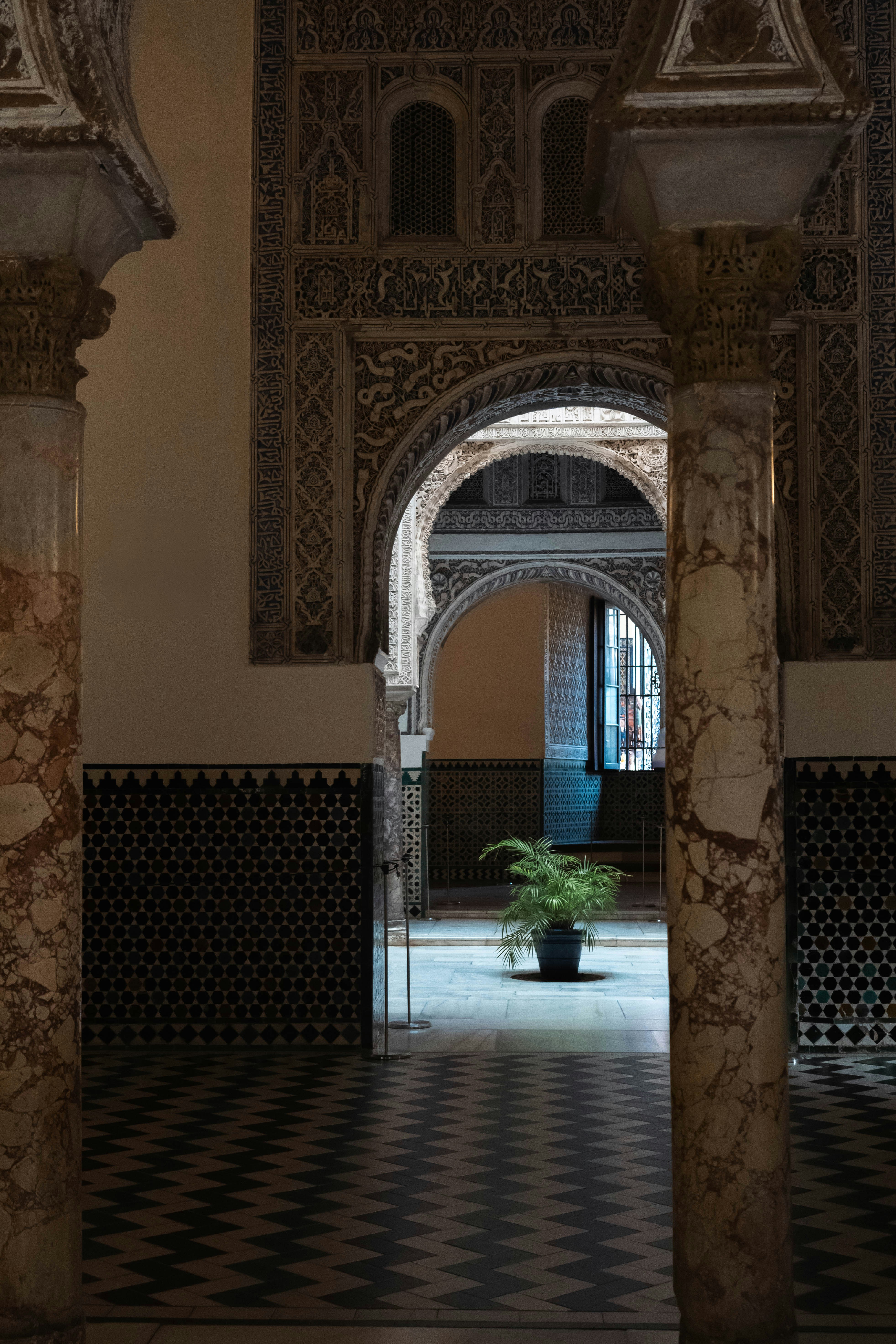 Ayúdame a no arruinar el suelo de mi cocina con azulejos feos. :  r/centuryhomes, image size:3000x4500