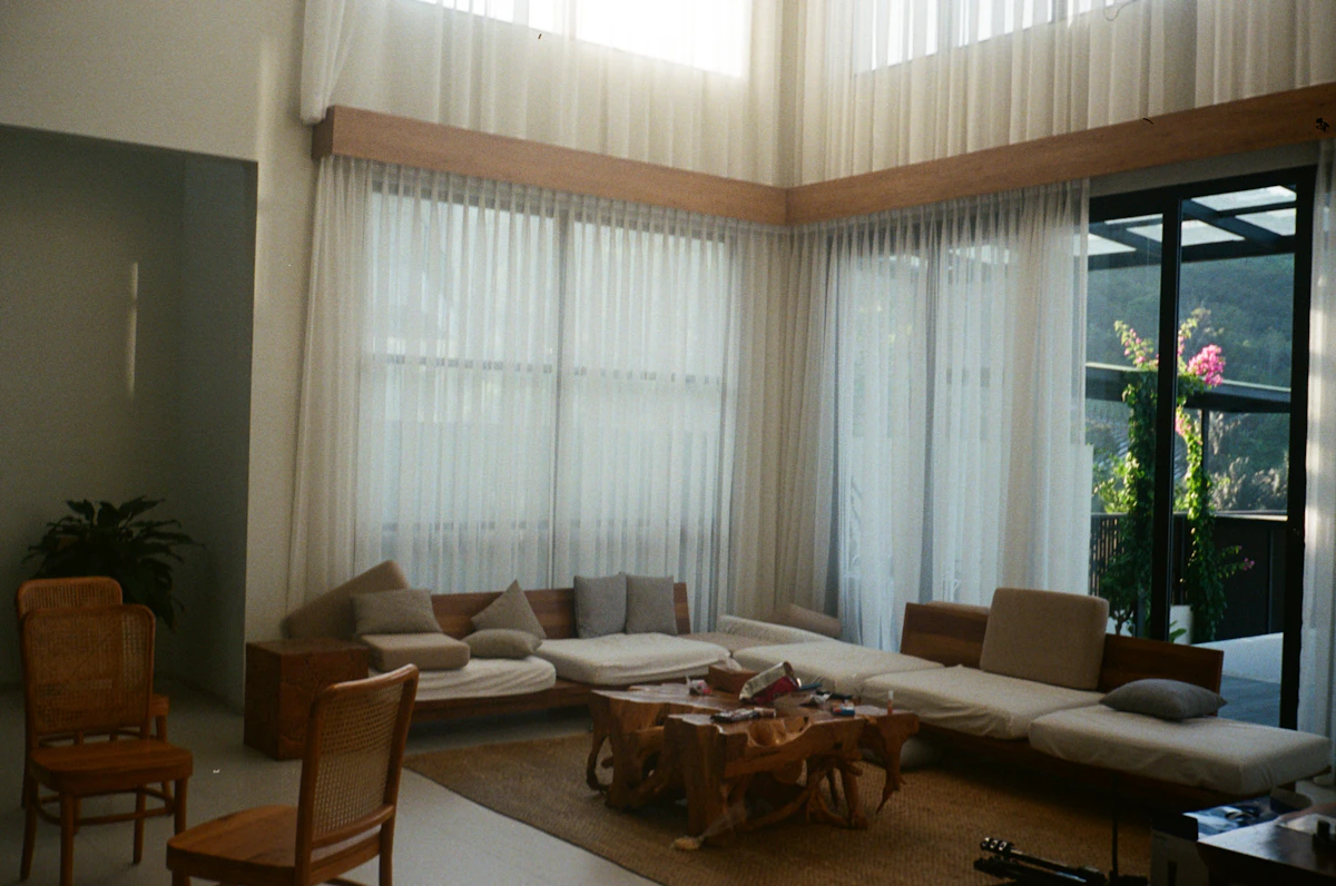 Clean, Contemporary Curtain Finishes