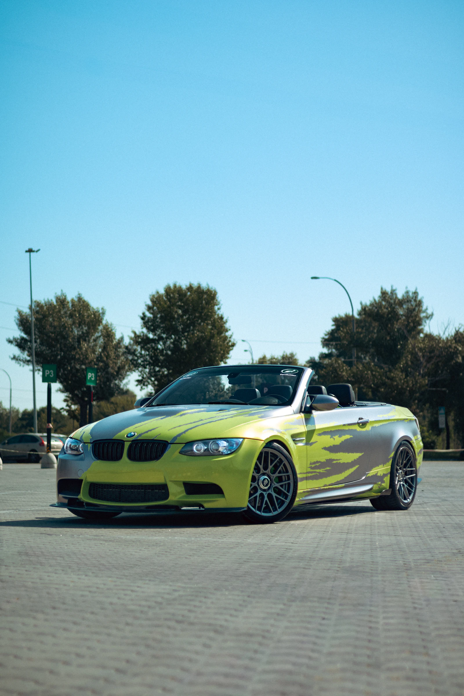 Convertible with yellow and grey two-tone wrap