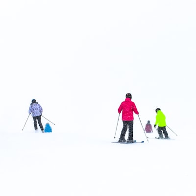 Семья на лыжах
