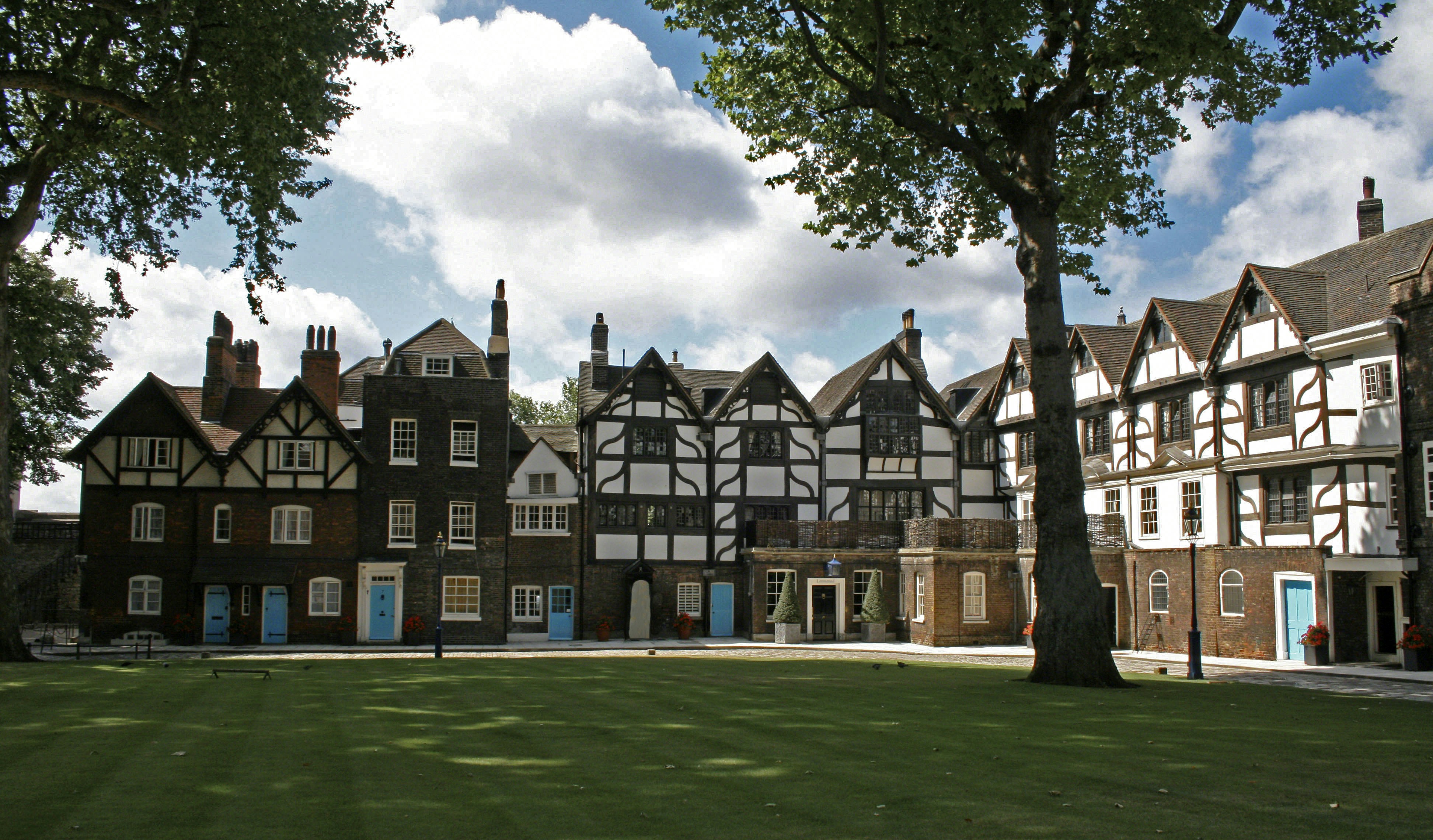 Hoo Village Centre Gardens