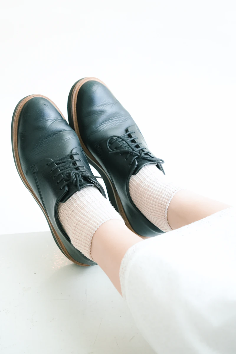 sepatu FASHION (l) hitam putih