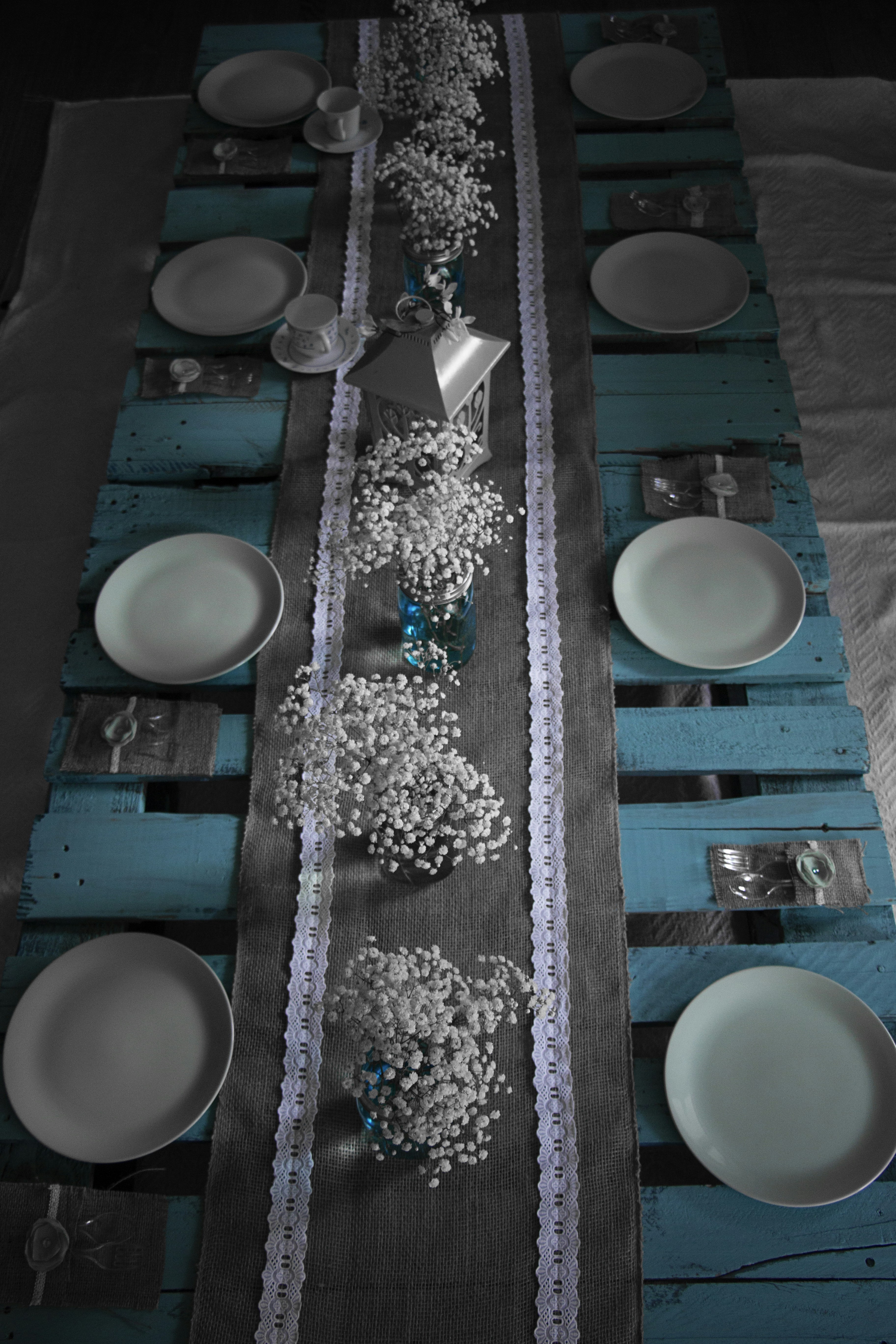 elegant dinner party setup, ilustrasi artikel Host a Memorable Rehearsal Dinner: Tips for a Perfect Evening 8