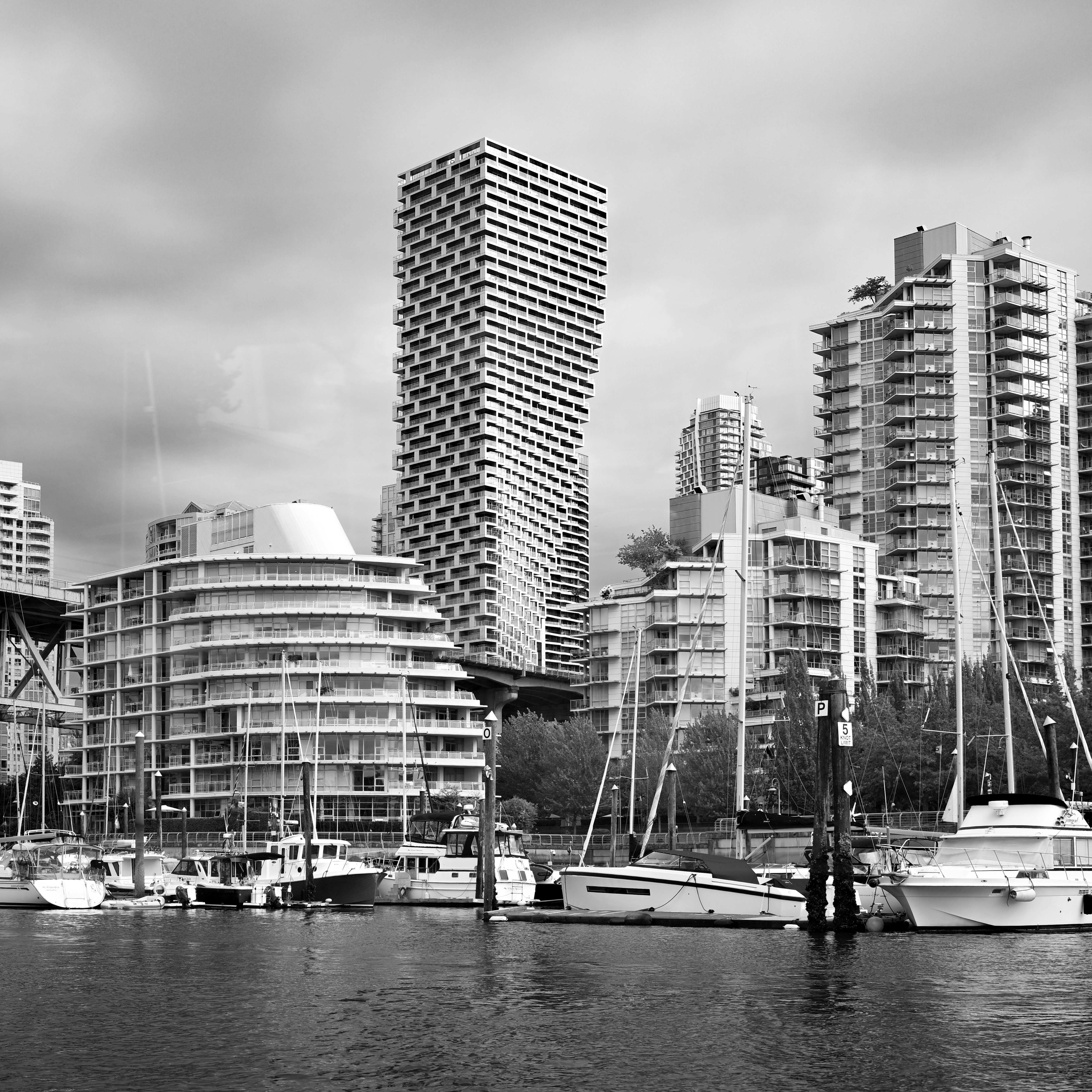 Photo by jonathankslim