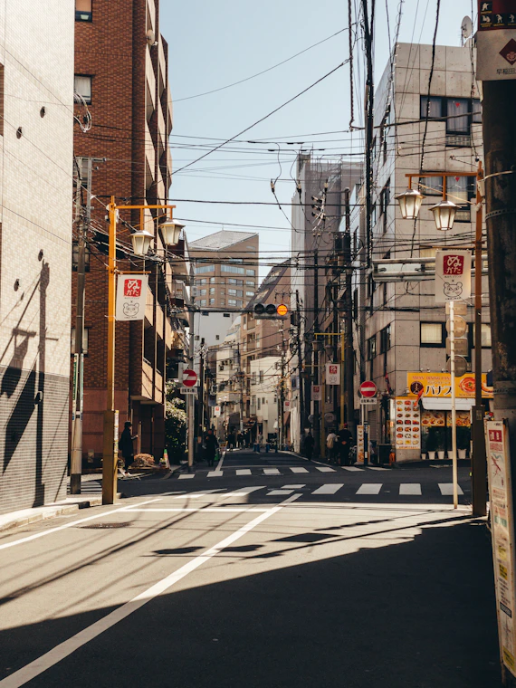 店舗前の商店街の通り