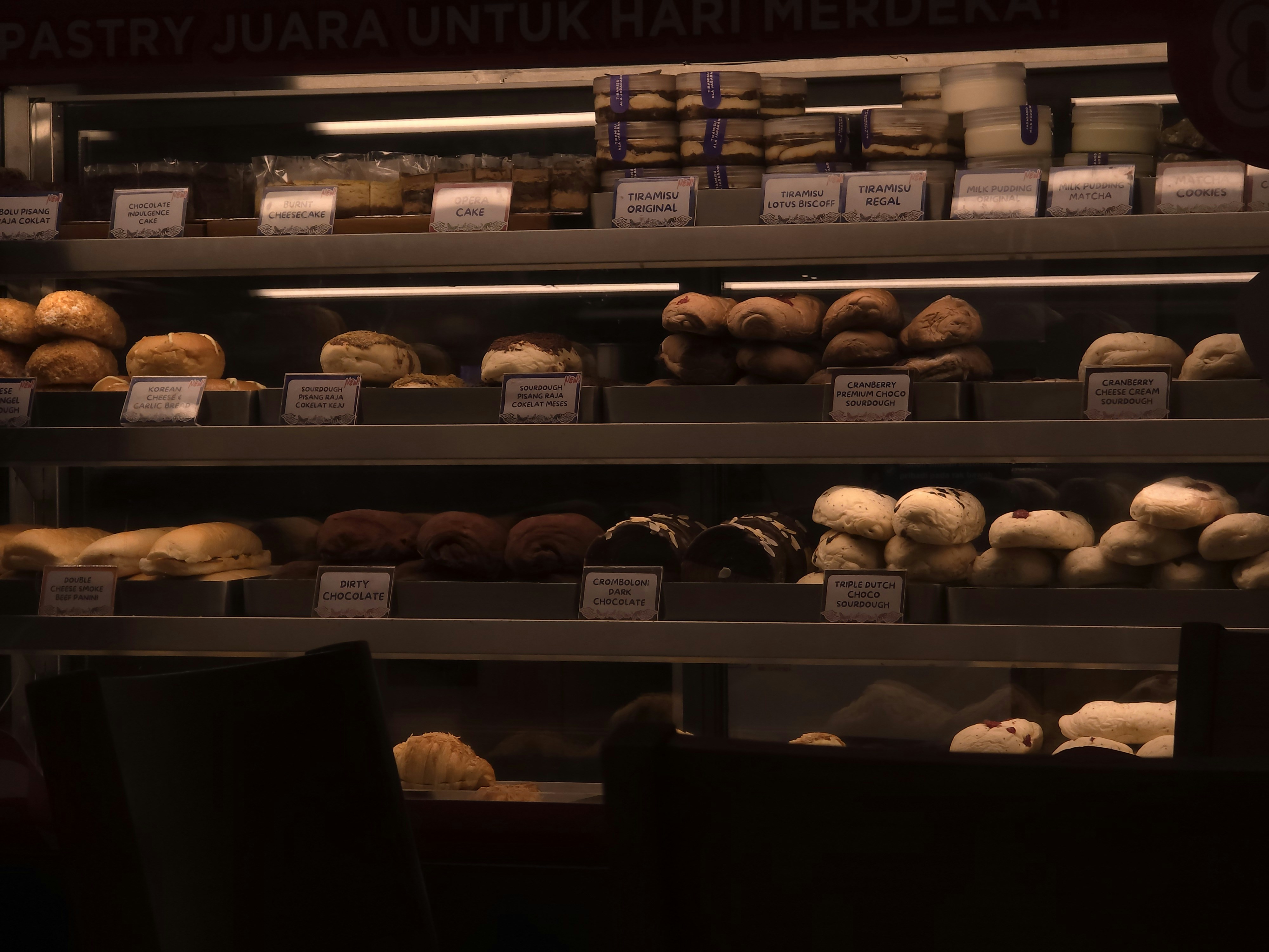 Warm display containing sourdough and other cakes