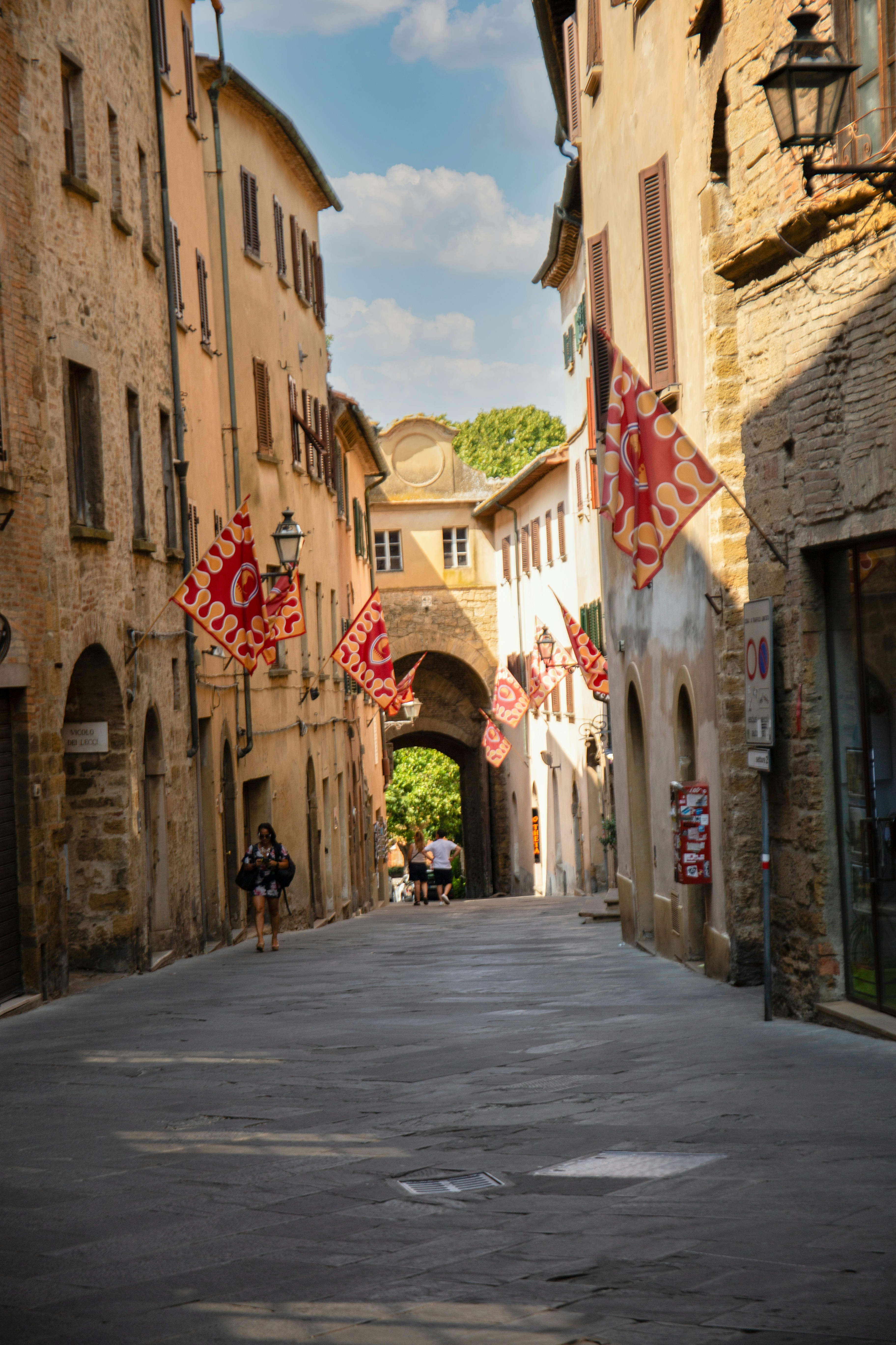 Photo by ardalanaameli