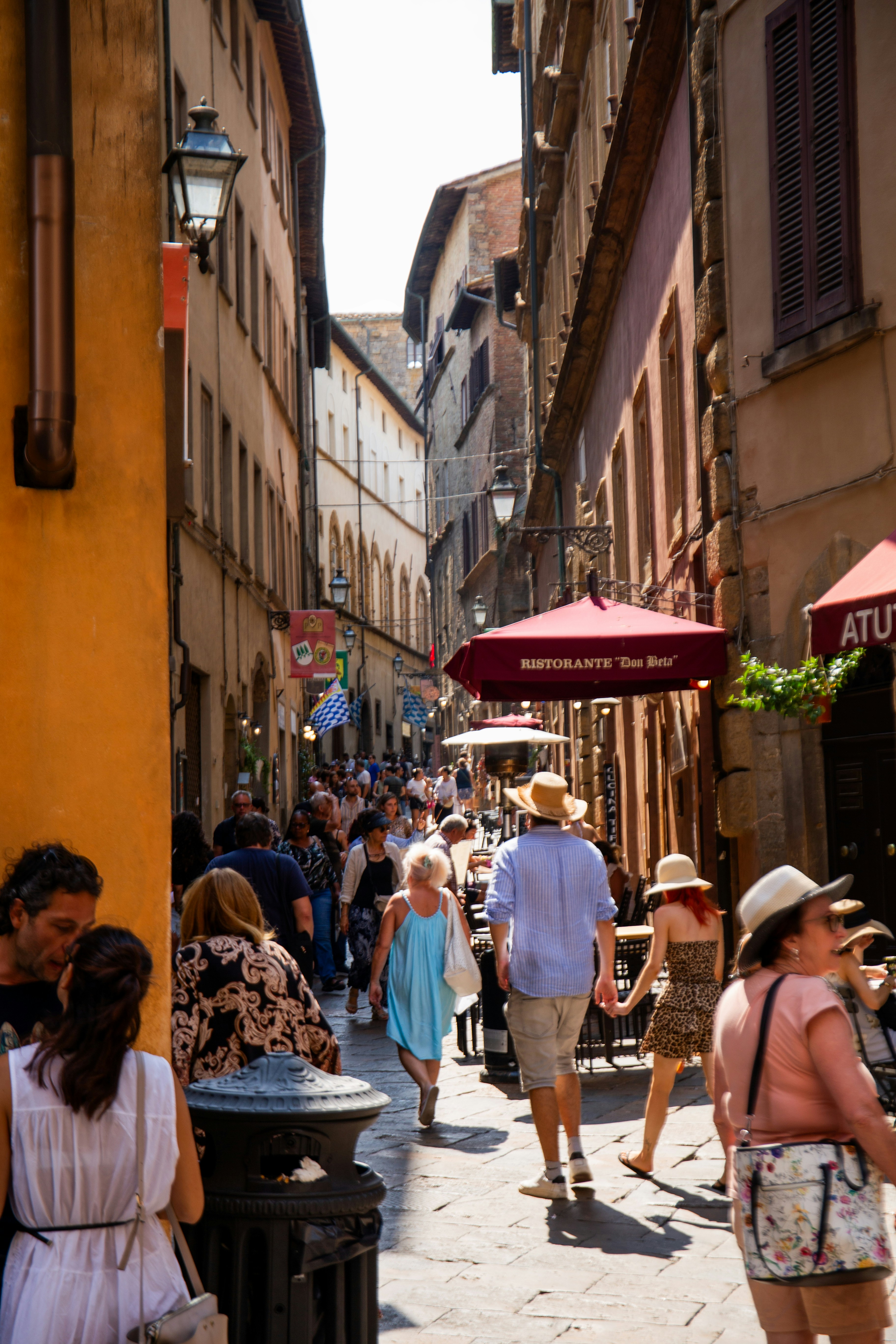 Photo by ardalanaameli