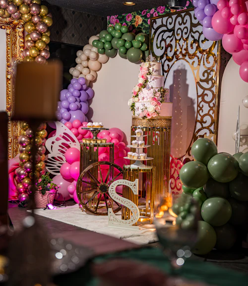 Full venue styling with balloons and table decoration