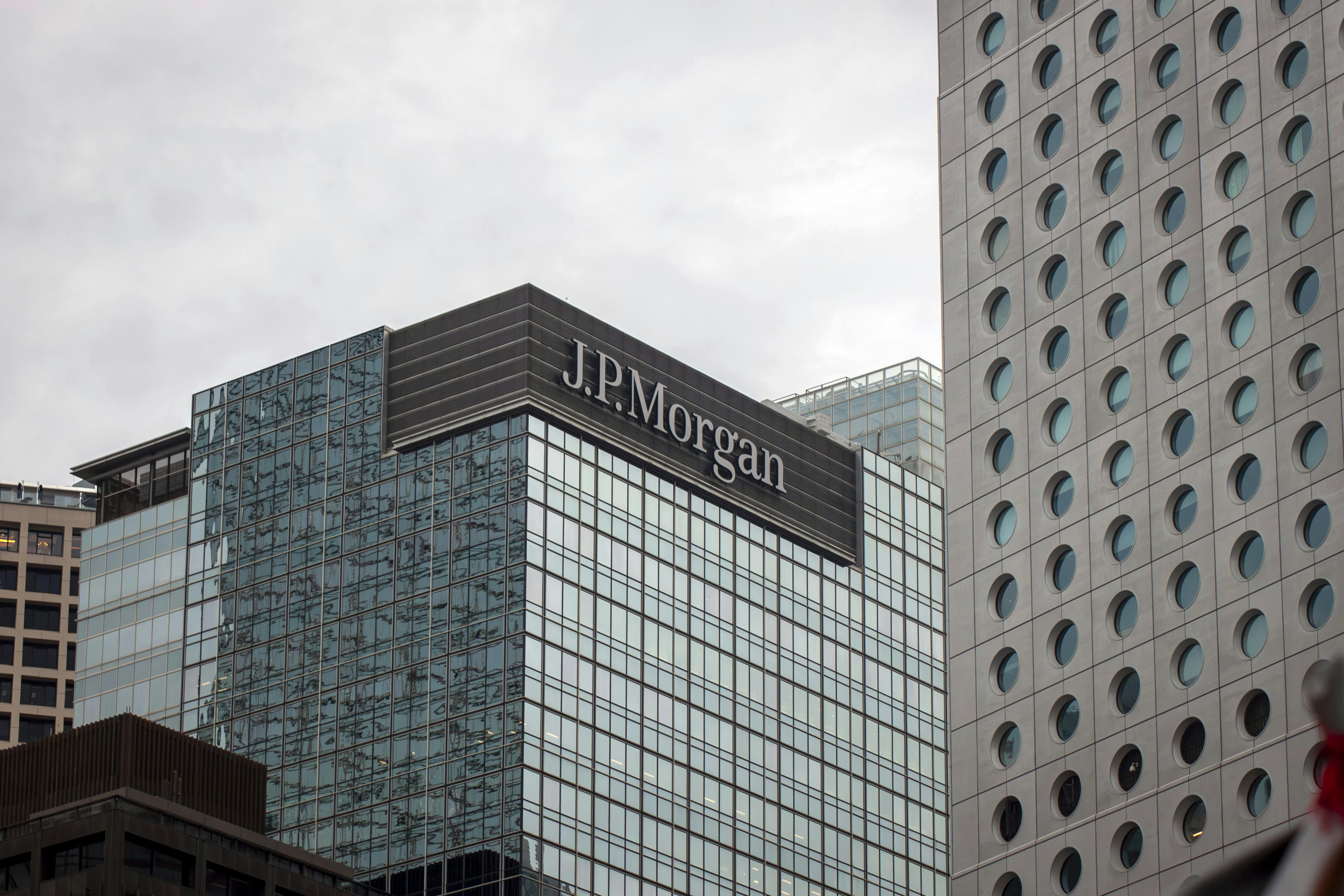 Paramount Launches $108B Hostile Bid for Warner Bros. Discovery