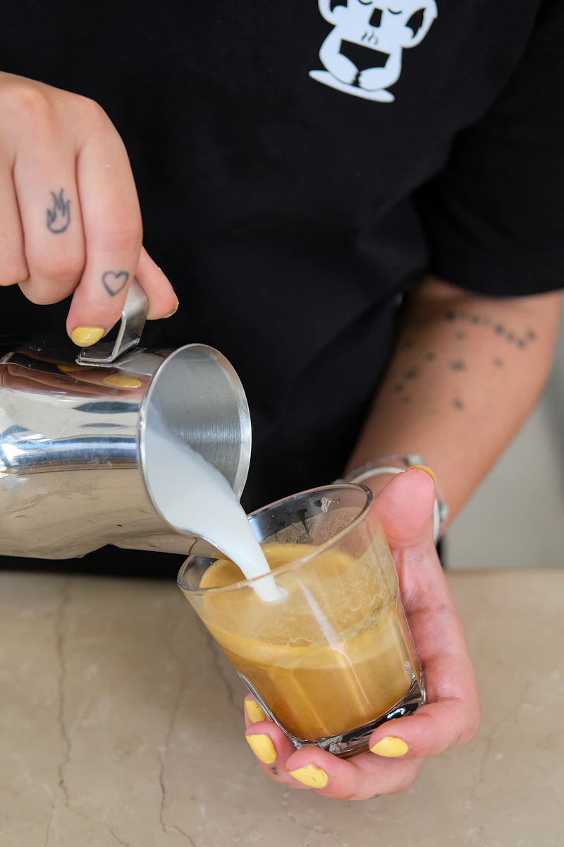 Free-pour latte art