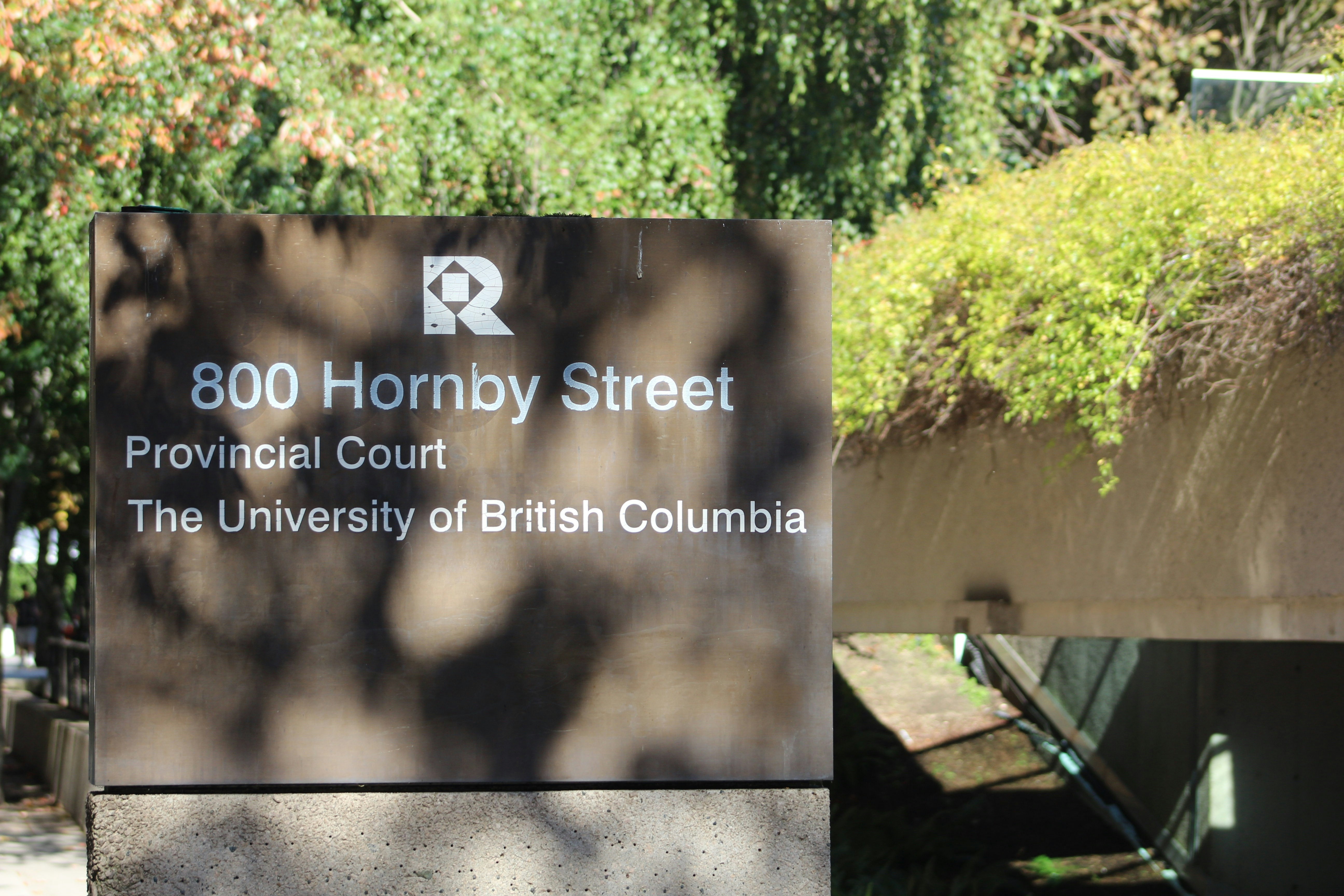Cartello per 800 hornby street, tribunale provinciale, ubc